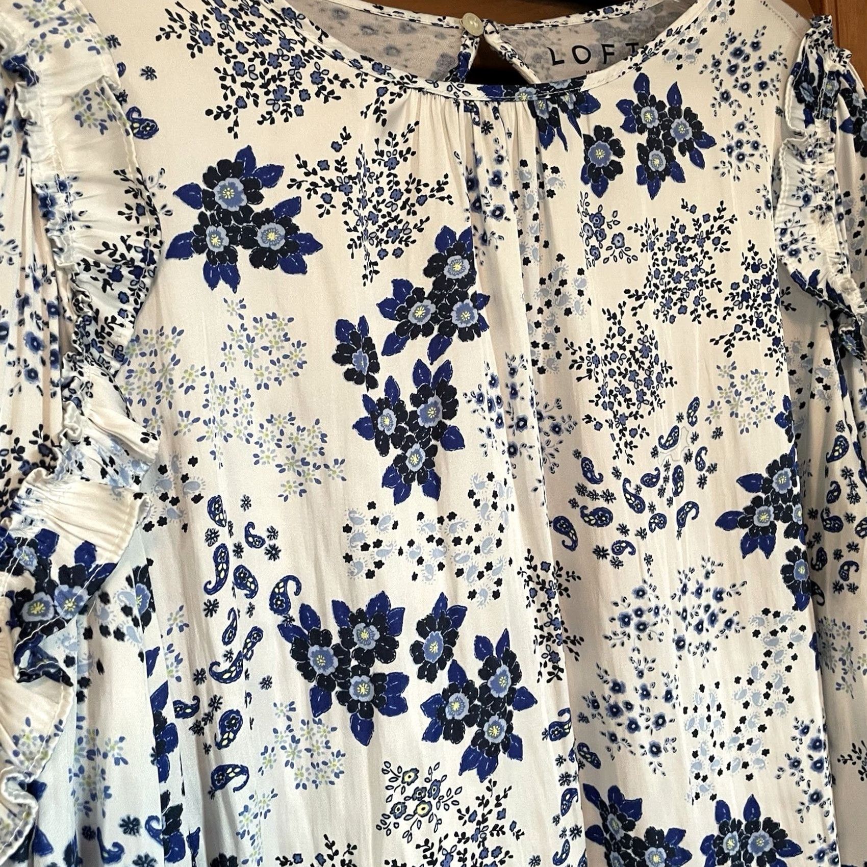 Loft LOFT Blouse Shirt White Blue Floral Paisley Ruffle Pleated Long Sleeve S Womens Regular Neckline Round Size S / US 4 / IT 40 - 3 Thumbnail