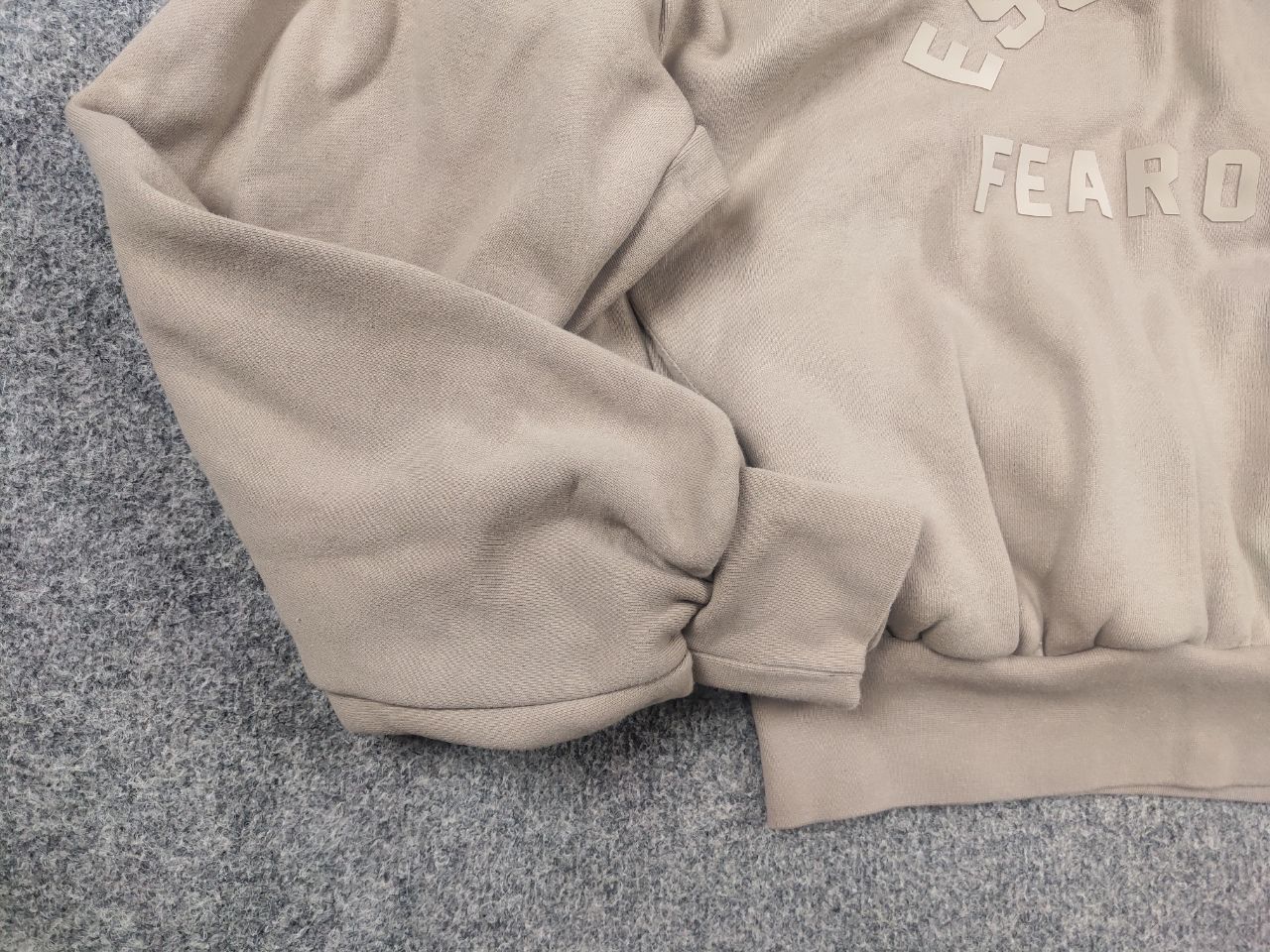 Fear of God Essentials Fear Of God Logo Pocket Oversized 90's Fit Hoodie Size US S / EU 44-46 / 1 - 5 Thumbnail