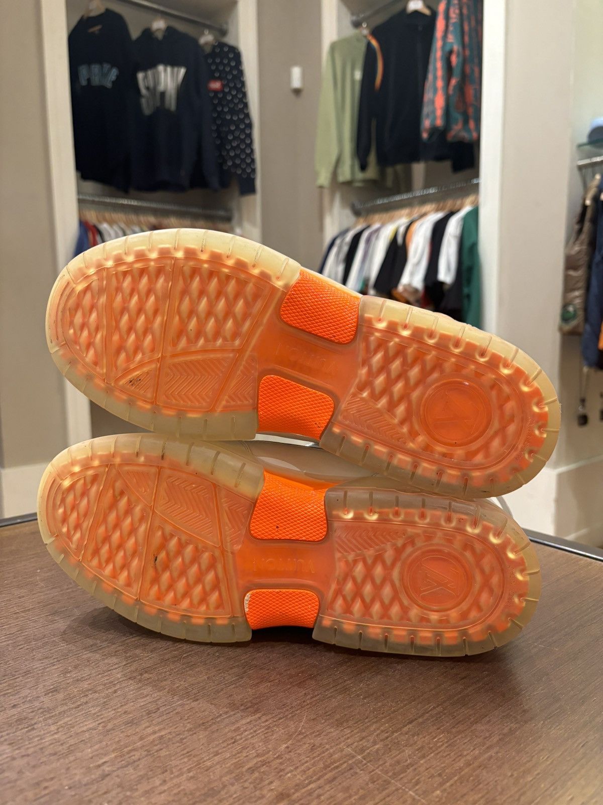 Louis Vuitton Louis Vuitton x Lucien Clark A View Sneaker White Size US 9 / EU 42 - 8 Thumbnail