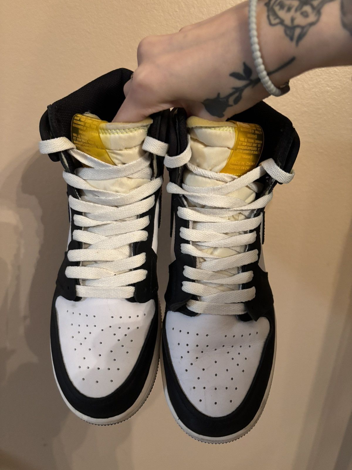 Jordan Brand Air Jordan 1 Retro High OG GS 'Volt Gold' Size US 6 / EU 39 - 3 Thumbnail