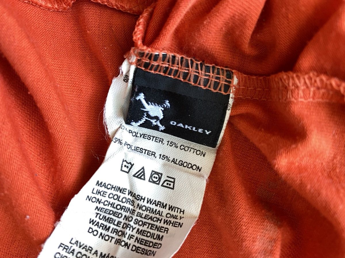 Oakley Oakley Software regular fit vintage t shirt y2k Size US XL / EU 56 / 4 - 6 Thumbnail