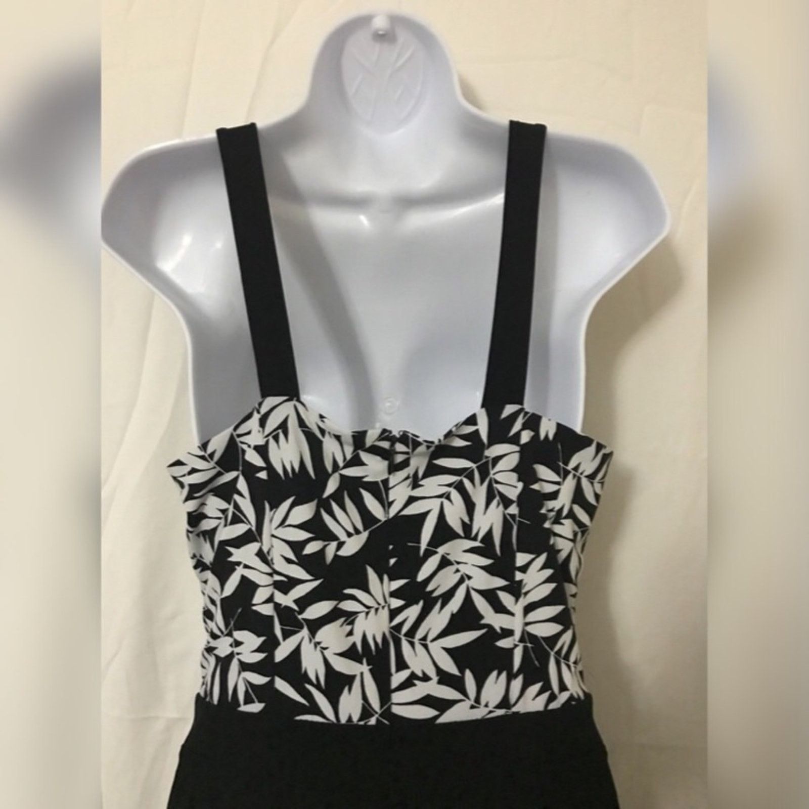 Other Nicole by Nicole Miller Floral Sleeveless Jumpsuit Size 27" / US 4 / IT 40 - 5 Thumbnail