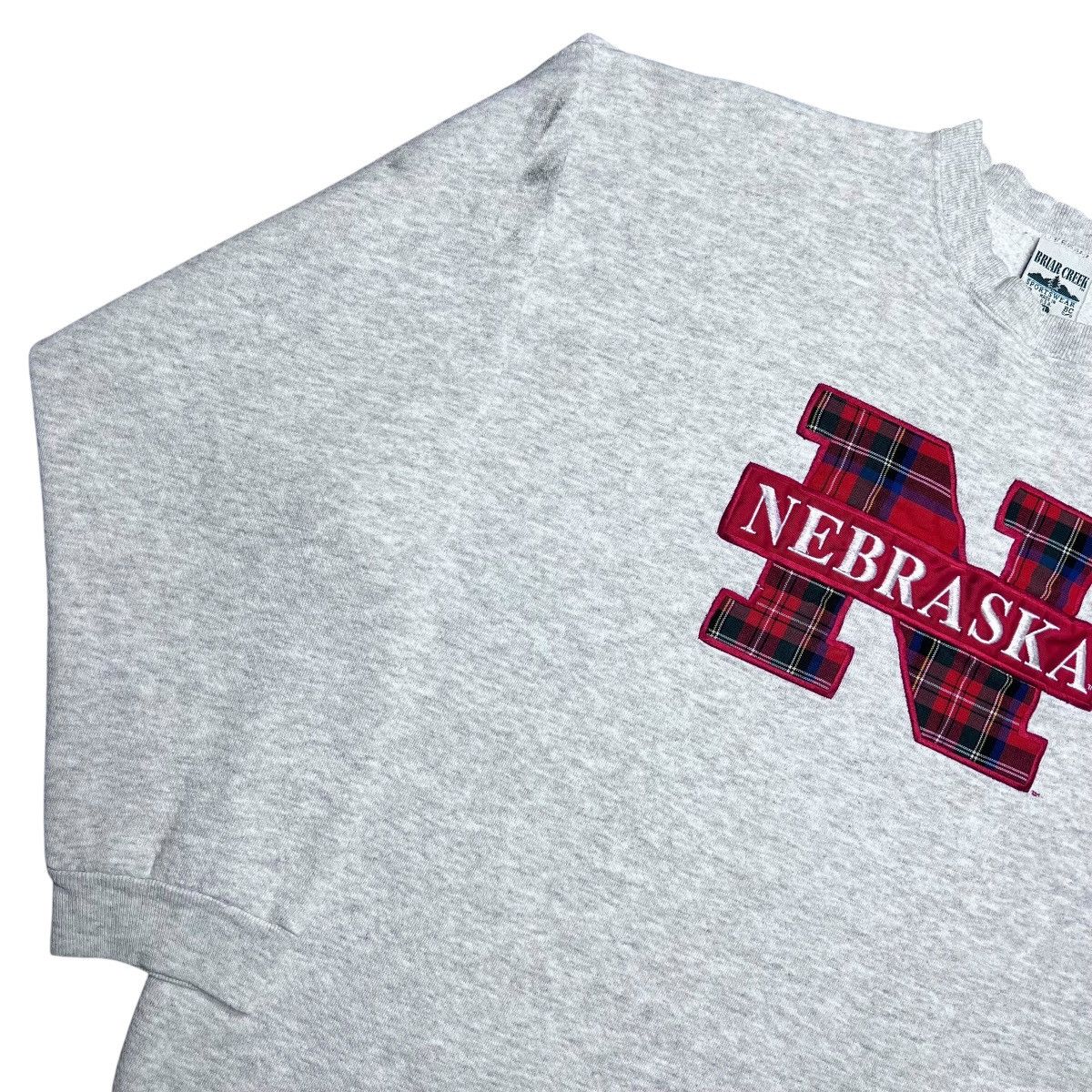 NCAA Vintage 90s NCAA Nebraska Cornhuskers Embroidered Sweatshirt Size US L / EU 52-54 / 3 - 17 Thumbnail