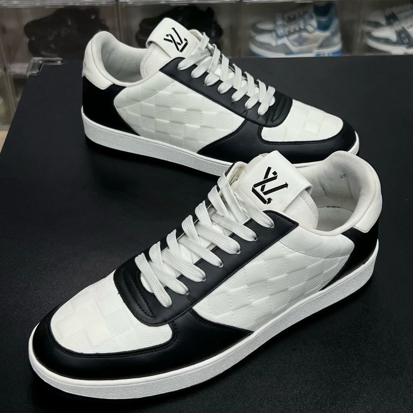 Louis Vuitton Louis Vuitton Black Shoes Low Top Size US 5 / EU 37 - 1 Thumbnail