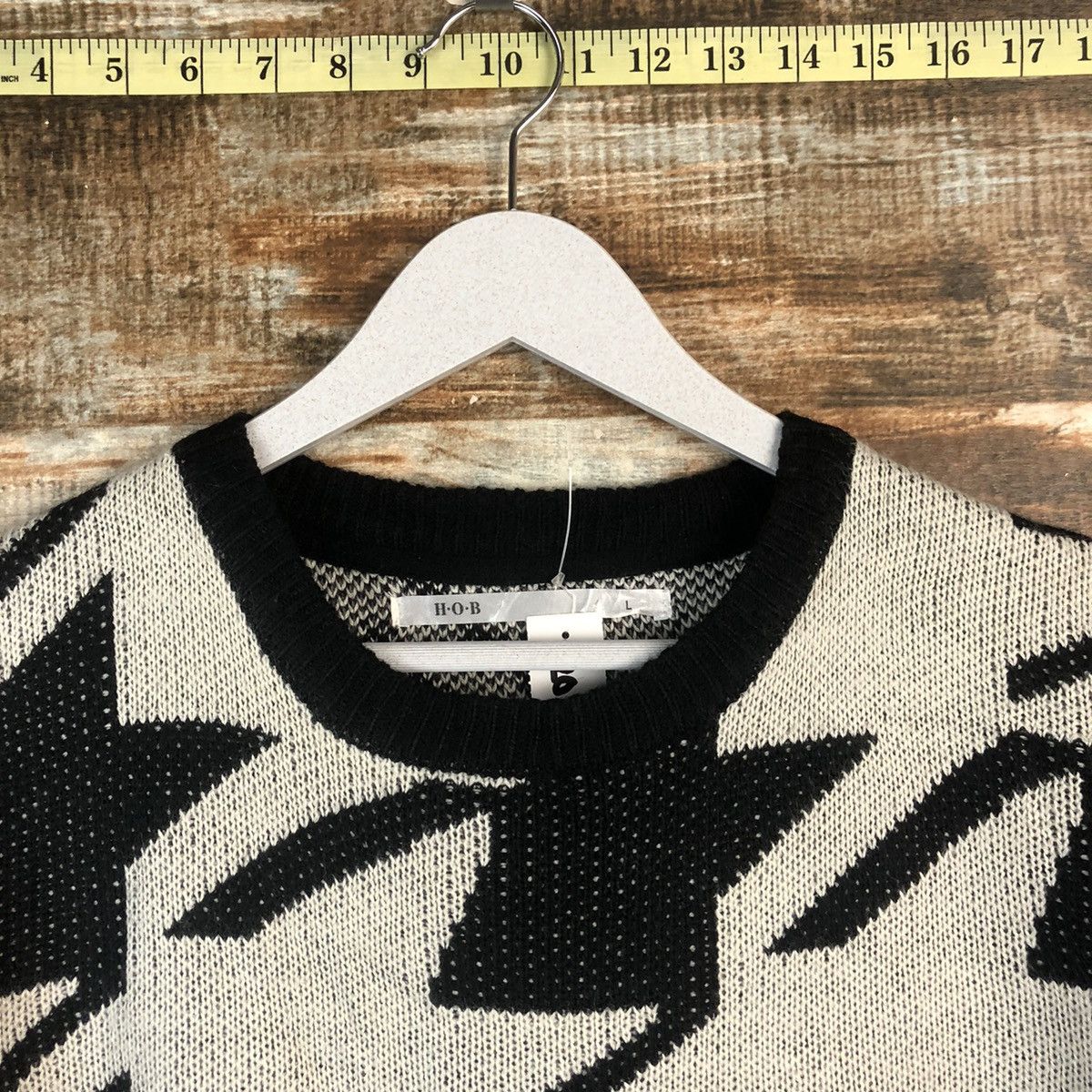 Vintage DLL H.O.B White Black star sweatshirt Knitwear #C037 Size US L / EU 52-54 / 3 - 4 Thumbnail