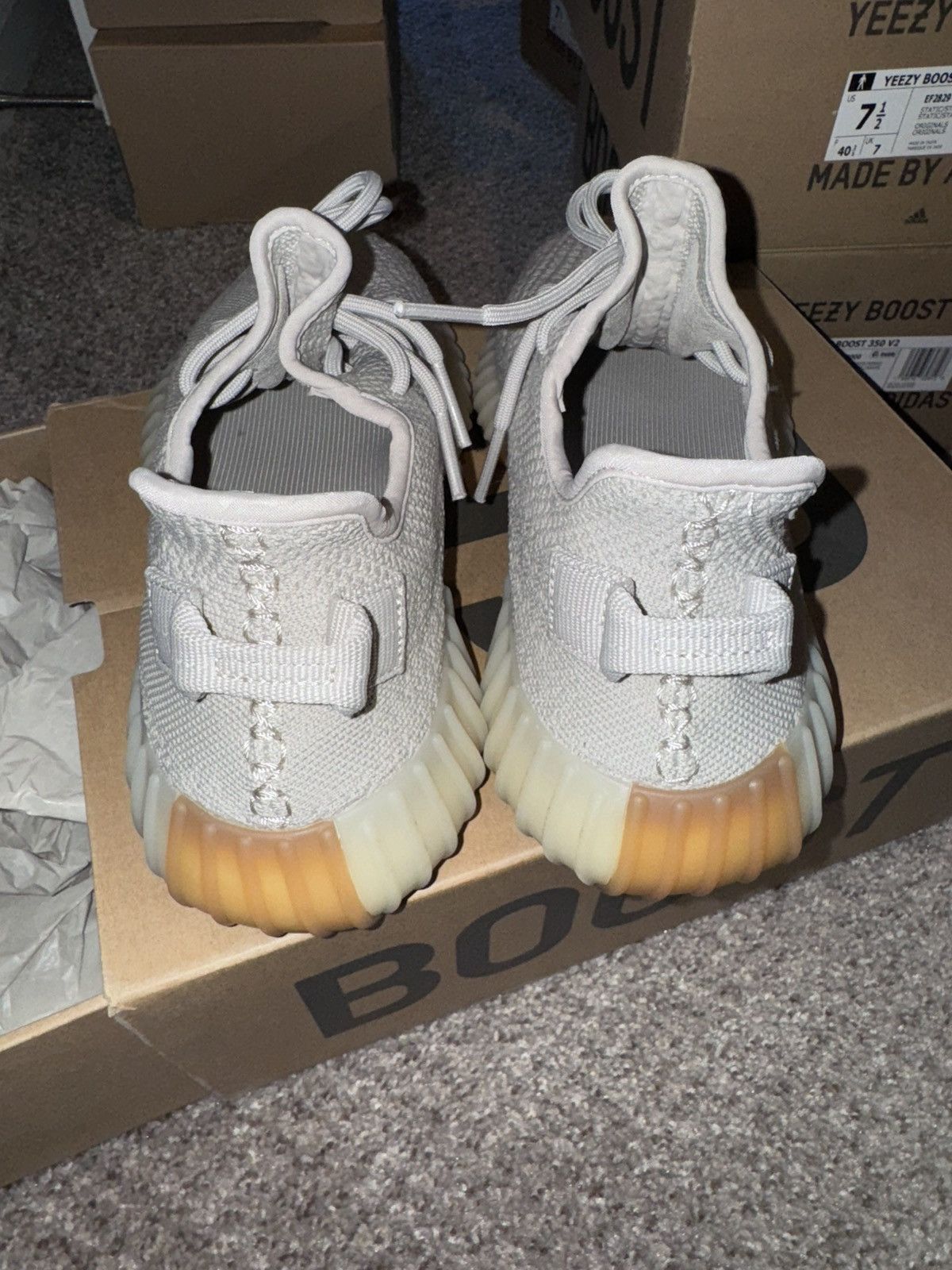 Yeezy Yeezy Boost 350 V2 Size US 8 / EU 41 - 4 Thumbnail