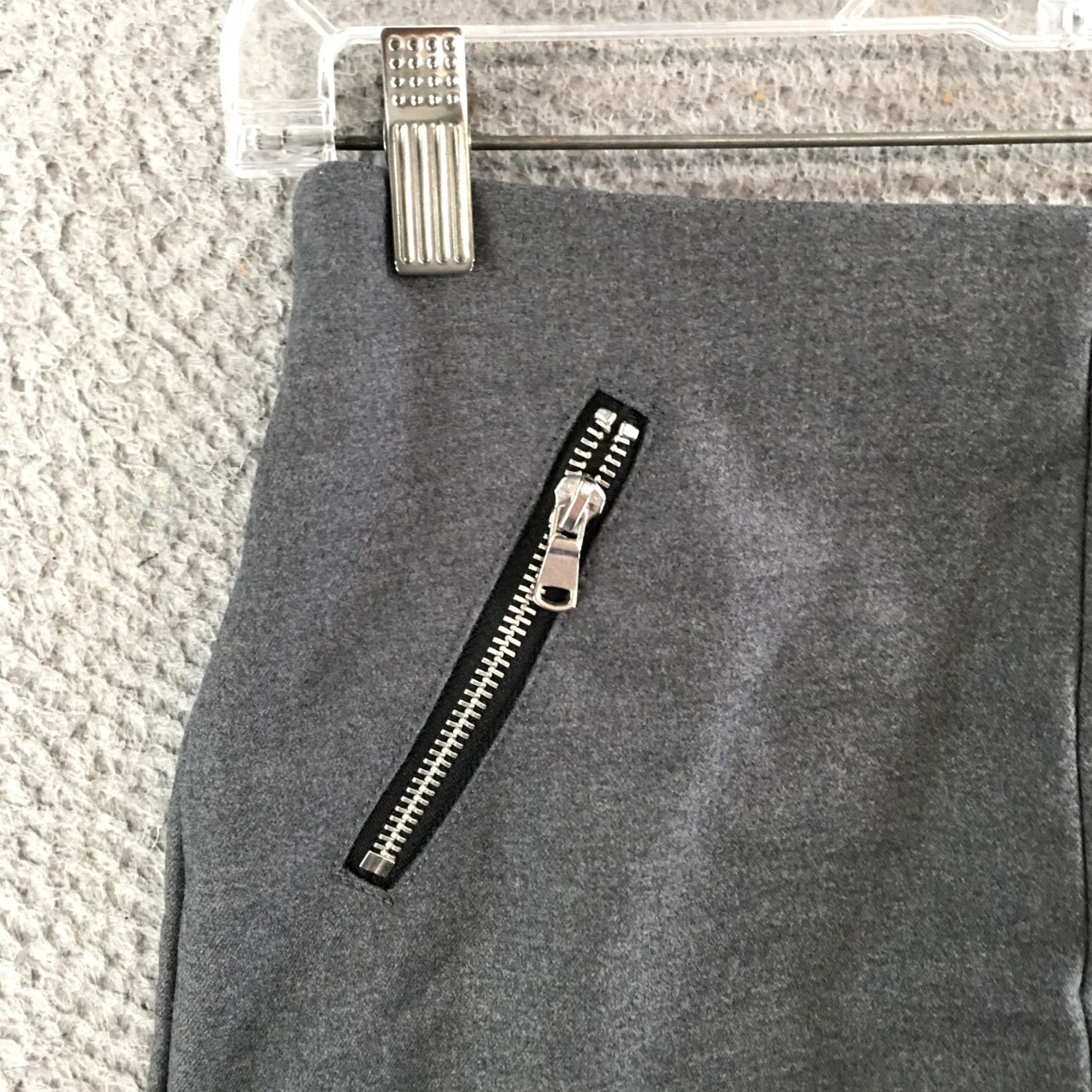 H&M H&M Skirt Womens 4 Classic Mini Short Flat Front Zipped Pockets Gray Casual Size 27" / US 4 / IT 40 - 2 Thumbnail