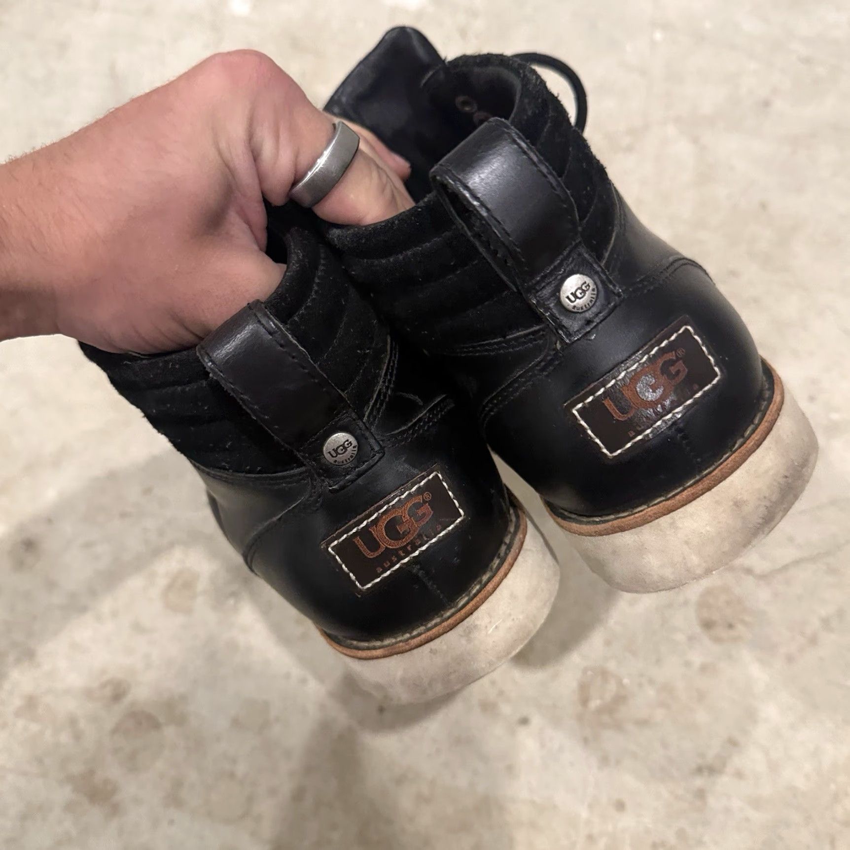 Ugg UGG Capulin Boots Black Leather Shearling Lined 3238 Mens Size 9 Vibram Soles Capulin Boots Chukka Mens Size US 9 / EU 42 - 6 Thumbnail