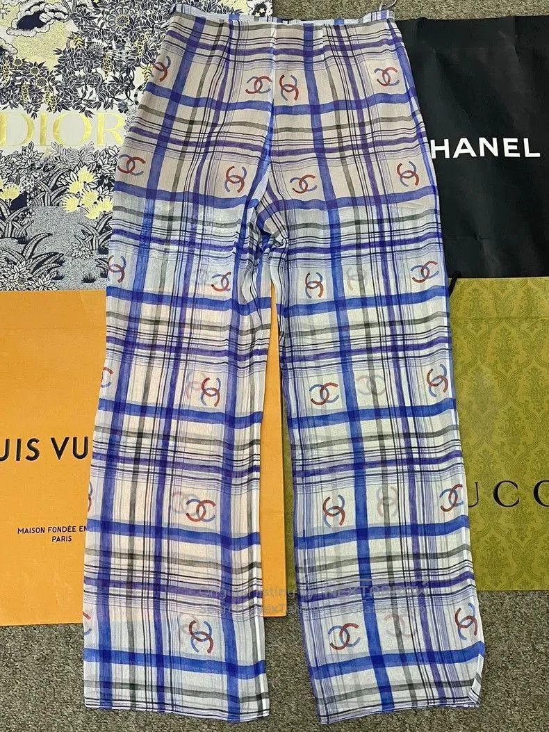 Chanel Chanel 23P Silk Printed Trousers. Size US 36 / EU 52 - 2 Thumbnail