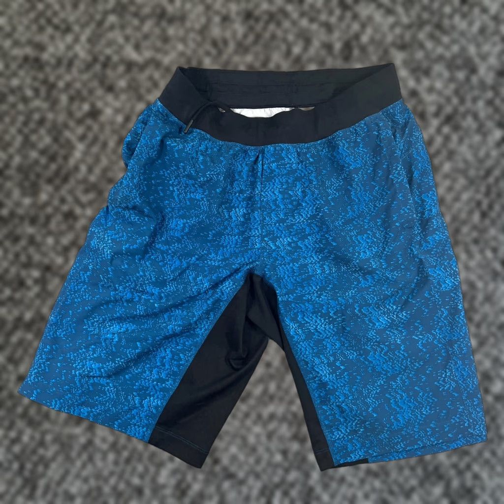 Lululemon Lululemon Athletic Shorts Men's Medium Blue Geometric 11” Inseam Activewear Preowned Size US 31 - 1 Thumbnail