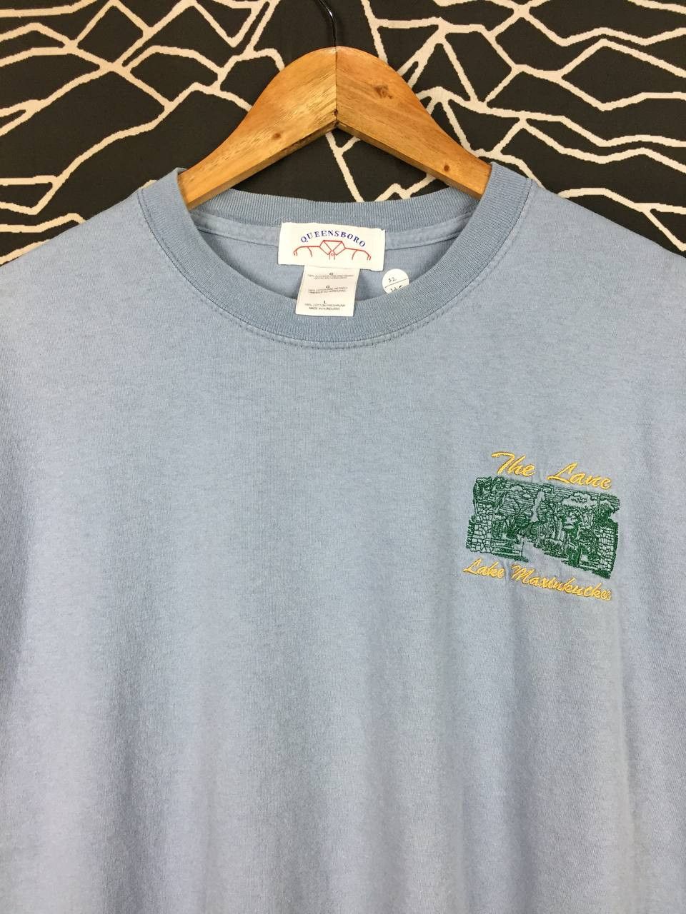 Vintage Vtg Queensboro Lake Maxinkuckee Indiana Embroidered Logo Tee Size US L / EU 52-54 / 3 - 3 Thumbnail