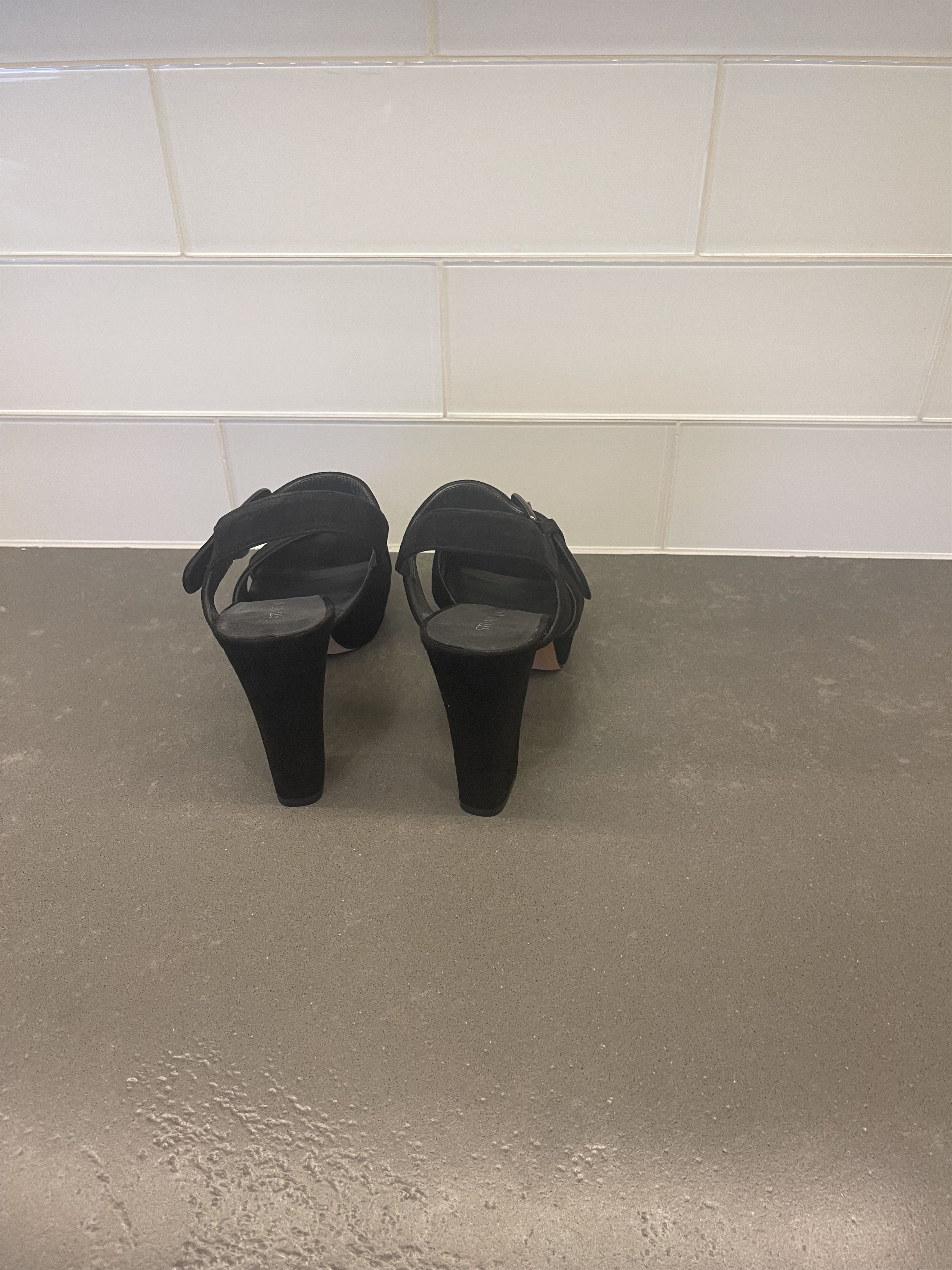 Stuart Weitzman Black Velvet Heels Size US 7.5 / IT 37.5 - 4 Thumbnail