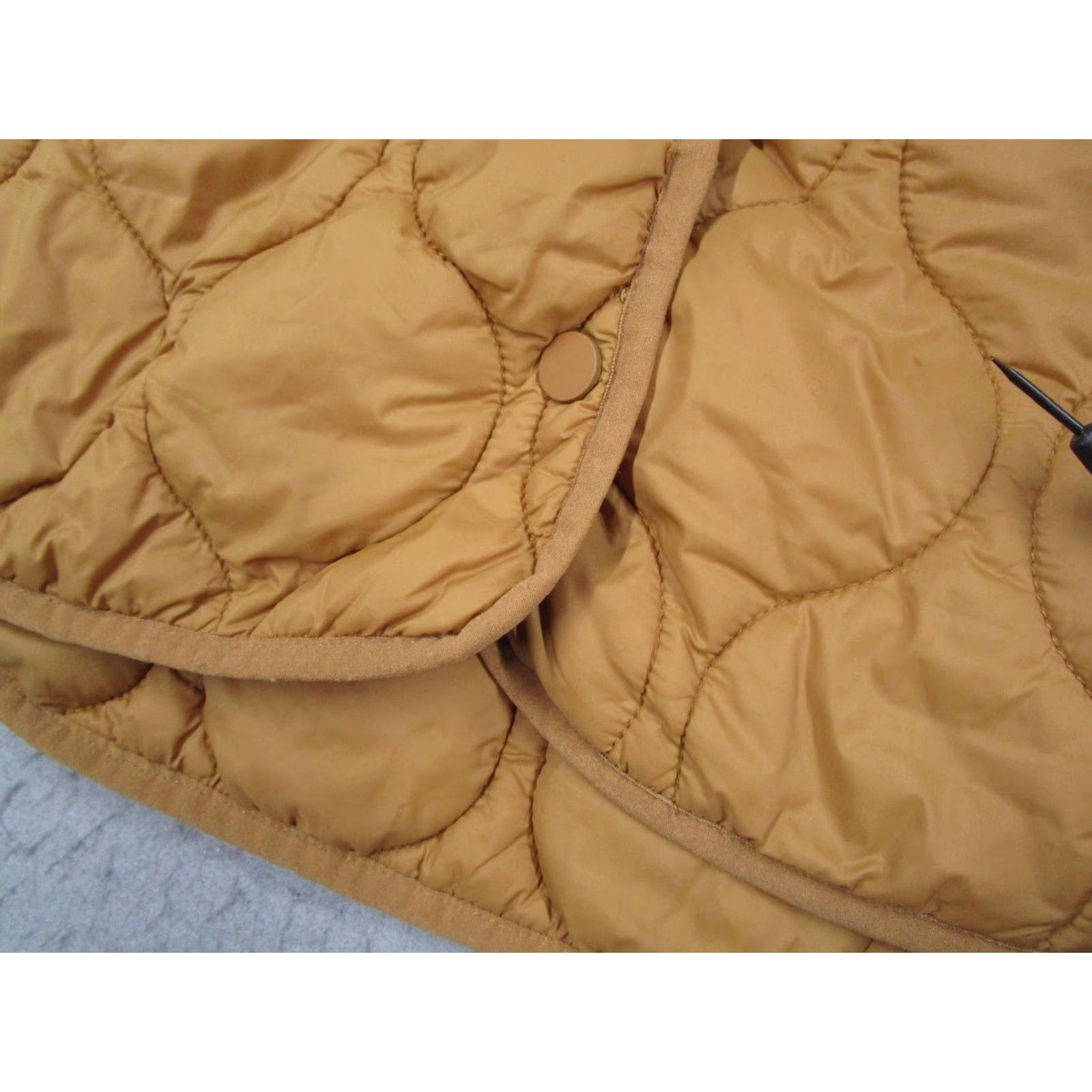 Vintage Dylan Quilted Jacket Womens Small Tan Nylon Snap Front Shirt Jacket Shacket Size S / US 4 / IT 40 - 5 Thumbnail