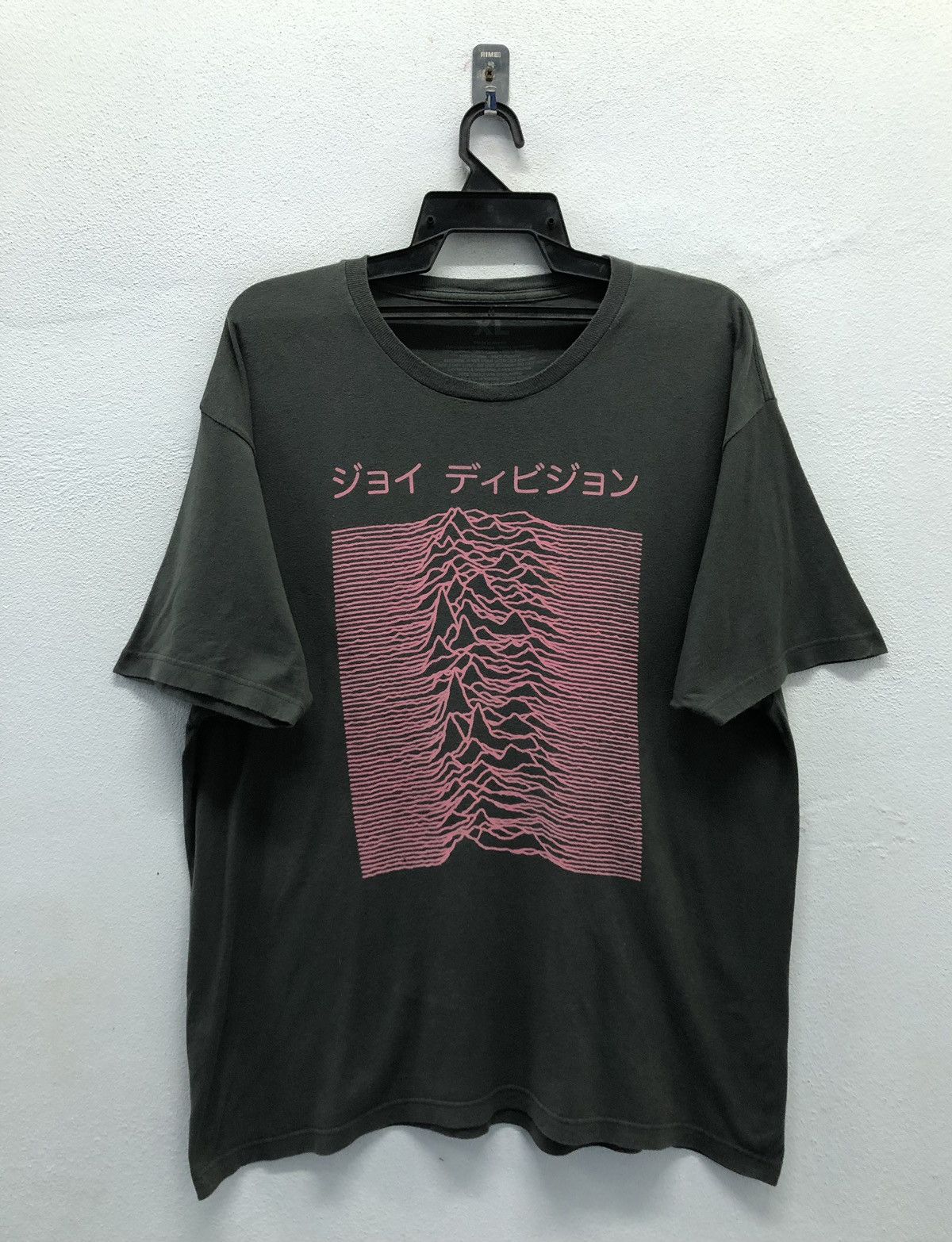 Band Tees Vintage Rock Band Joy Division Unknown Pleasures T-Shirt Size US XL / EU 56 / 4 - 1 Thumbnail