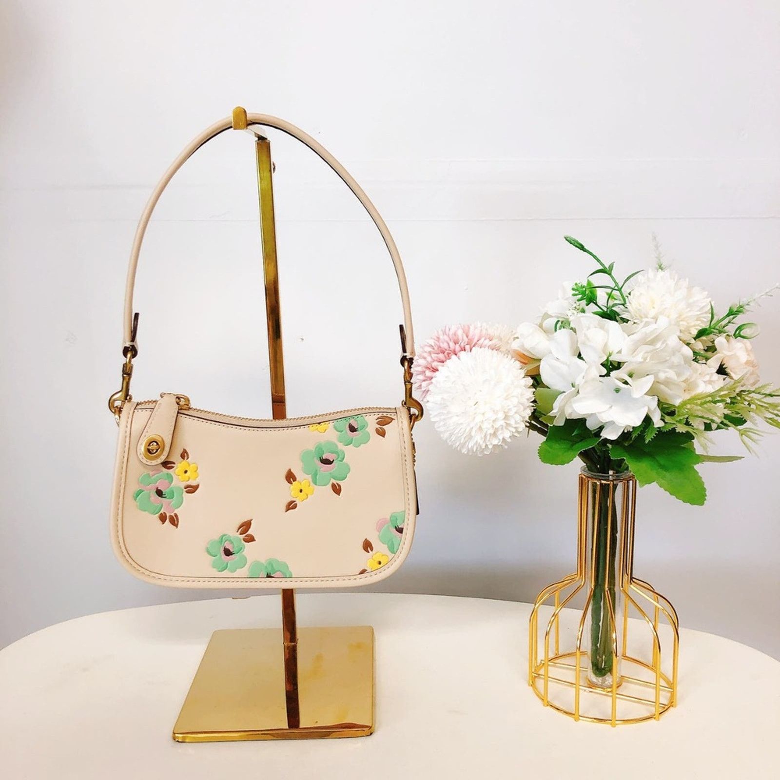 Coach Coach CH824 Swinger 20 With Floral Print IN IVORY MULTI Size ONE SIZE - 2 Thumbnail