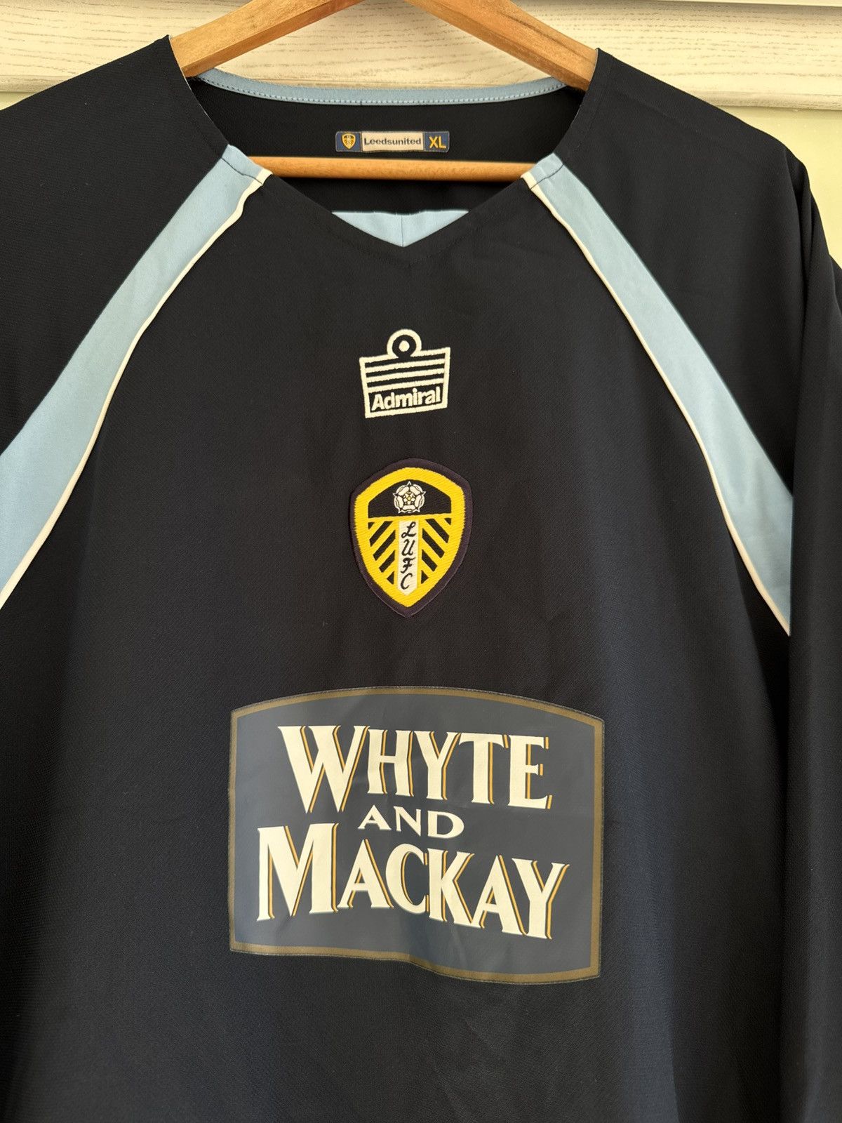 Vintage Vintage Leeds United 2005-2006 Away Soccer Longsleeve Jersey Size US XL / EU 56 / 4 - 5 Thumbnail