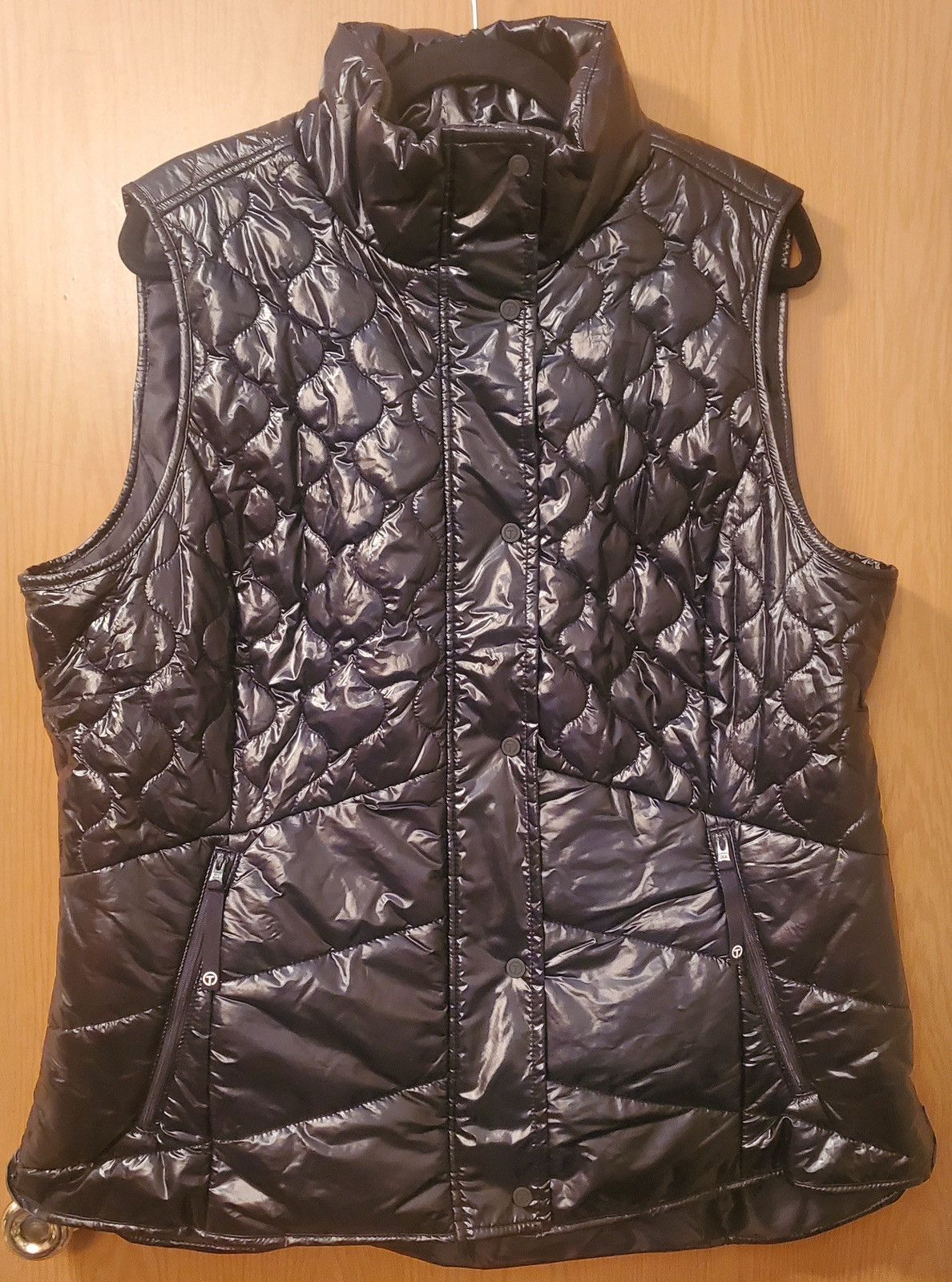 Talbots NWT T by Talbots High Shine High-Low Hem Quilted Puffer Vest Size XL / US 12-14 / IT 48-50 - 1 Thumbnail
