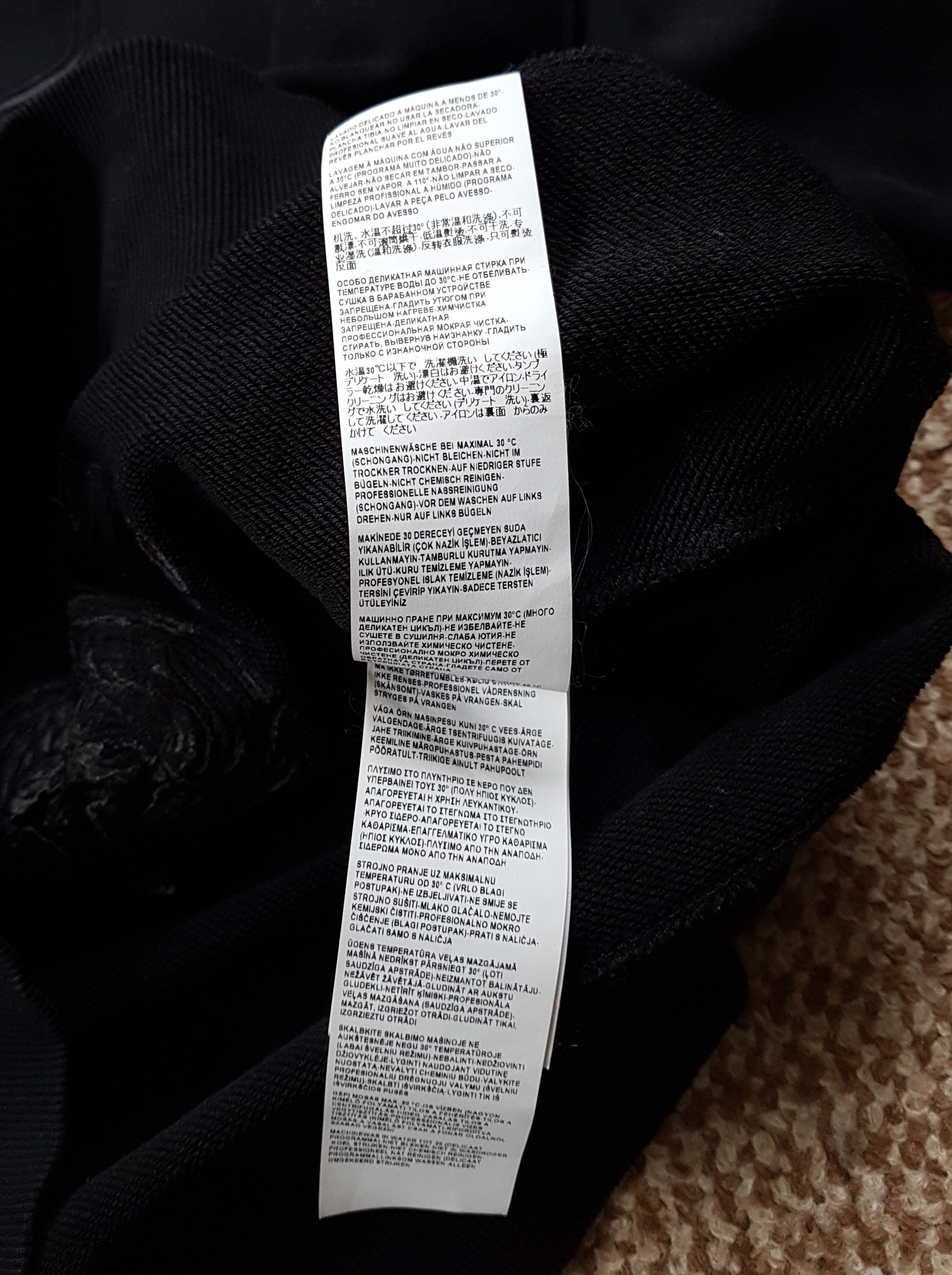Versace Versace Versus Embroidered Pin Sweatshirt Black sz S Size US S / EU 44-46 / 1 - 13 Thumbnail