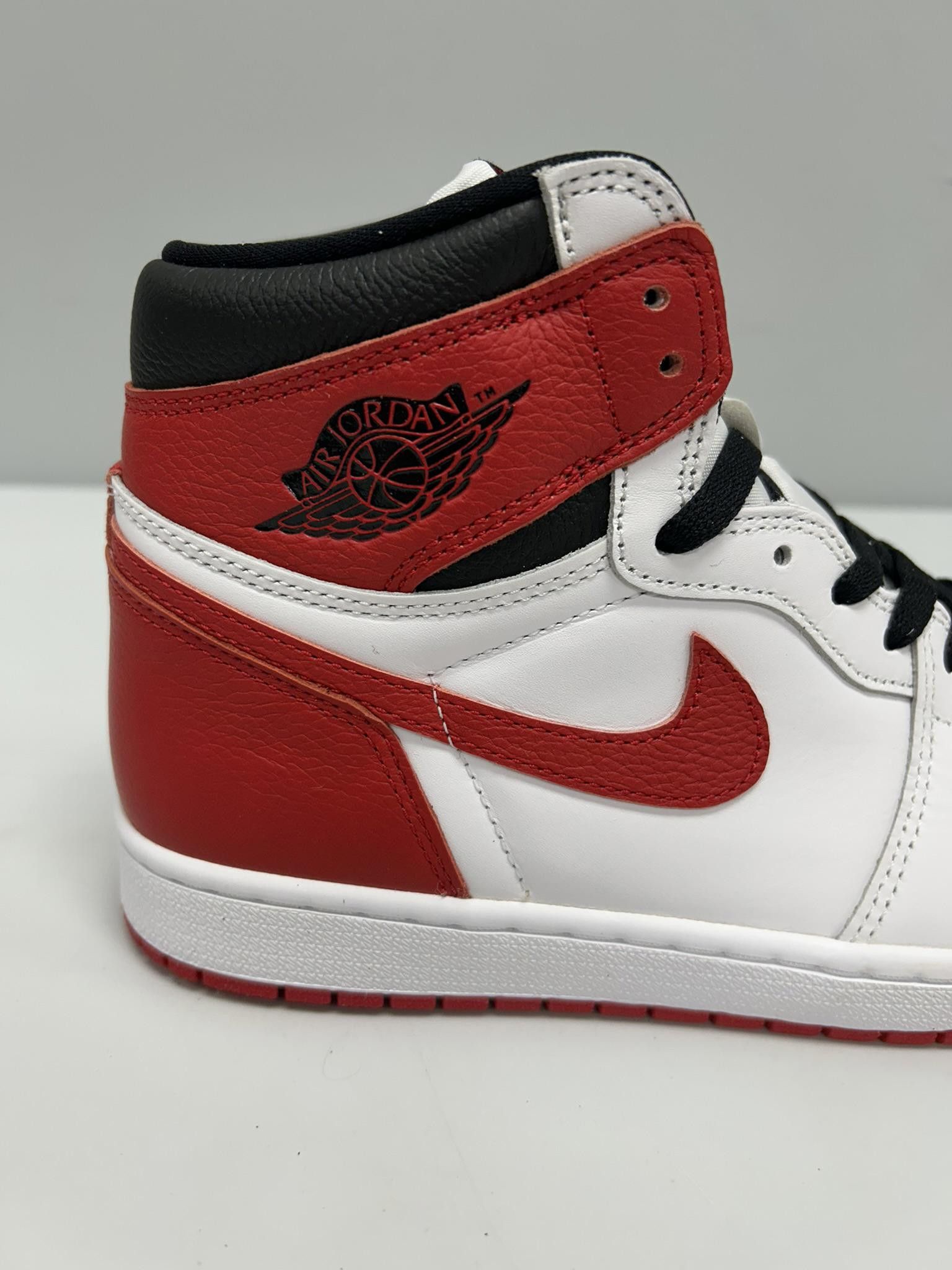 Nike Nike Air Jordan 1 Retro High OG Red/White Sneakers Size US 10 / EU 43 - 4 Thumbnail