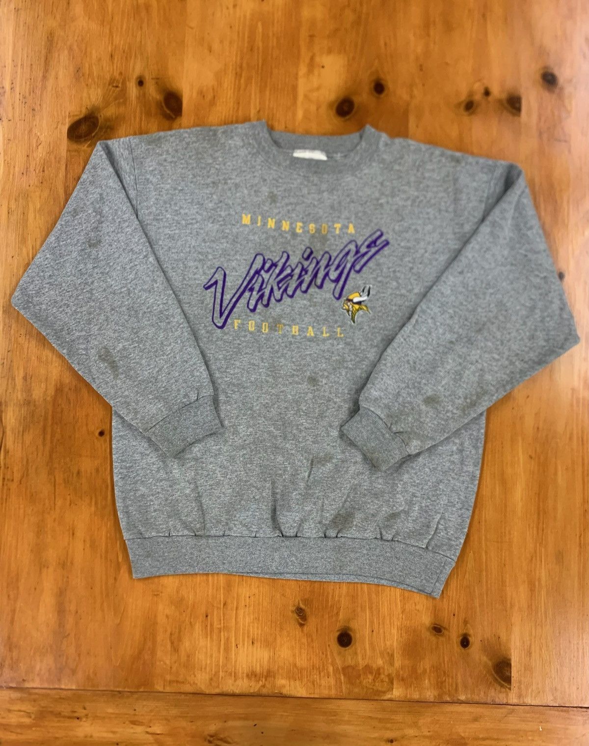 Vintage Vintage Crewneck Vikings Script Outline Crewneck Size US L / EU 52-54 / 3 - 1 Thumbnail