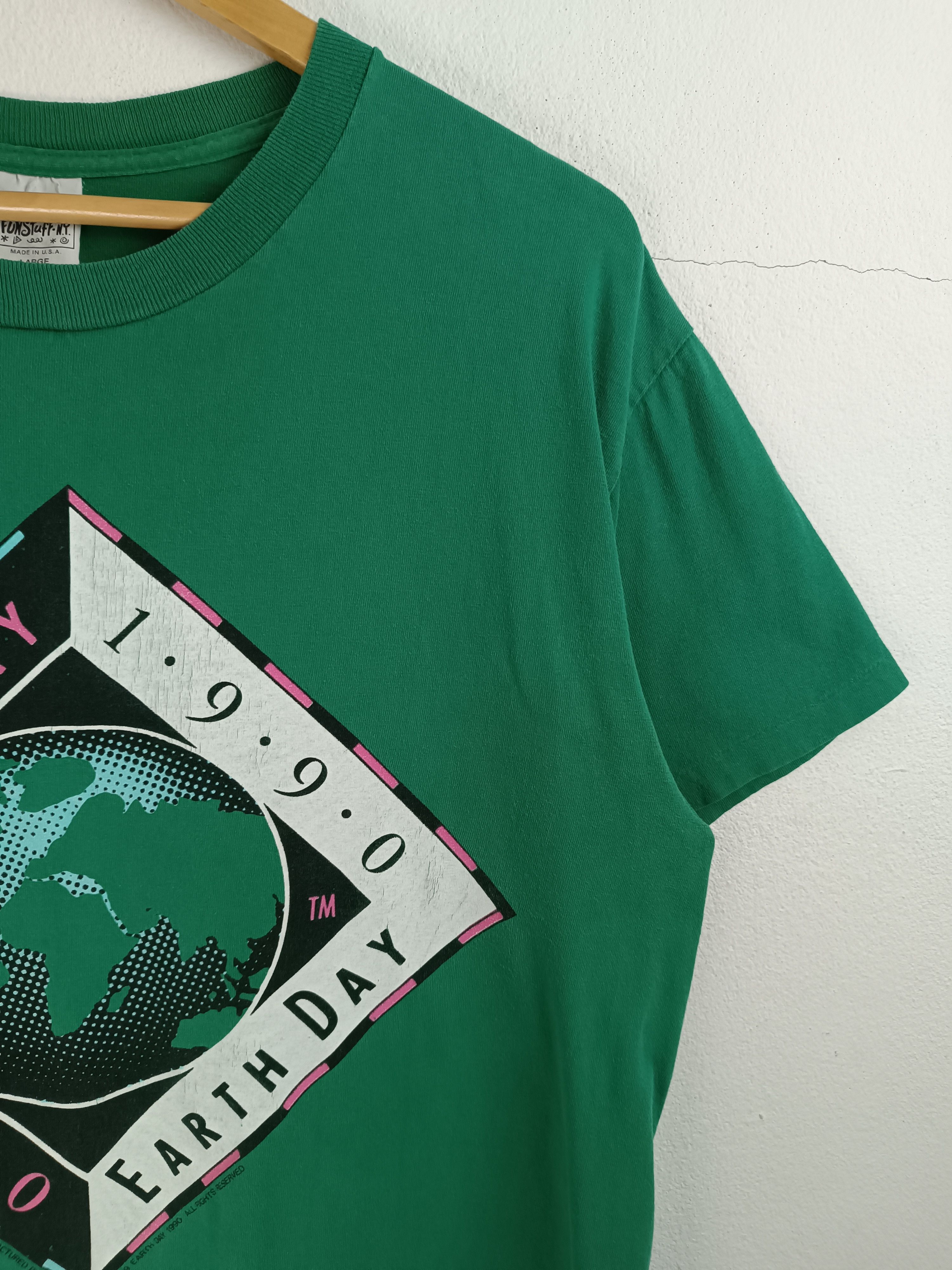 Vintage VINTAGE 90'S EARTH DAY WORLD GLOBE MAP LOVE PEACE TEE Size US M / EU 48-50 / 2 - 6 Thumbnail