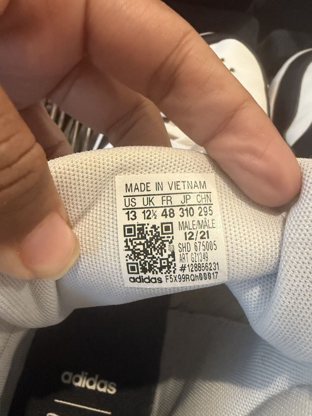 Adidas adidas x Mickey Mouse hoops Size US 13 / EU 46 - 5 Thumbnail