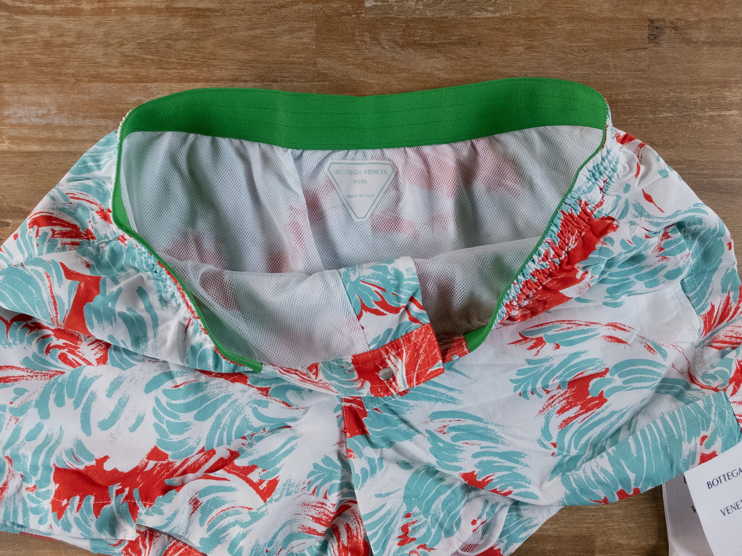 Bottega Veneta BOTTEGA VENETA white feather print nylon swim shorts Medium Size US 32 / EU 48 - 5 Thumbnail