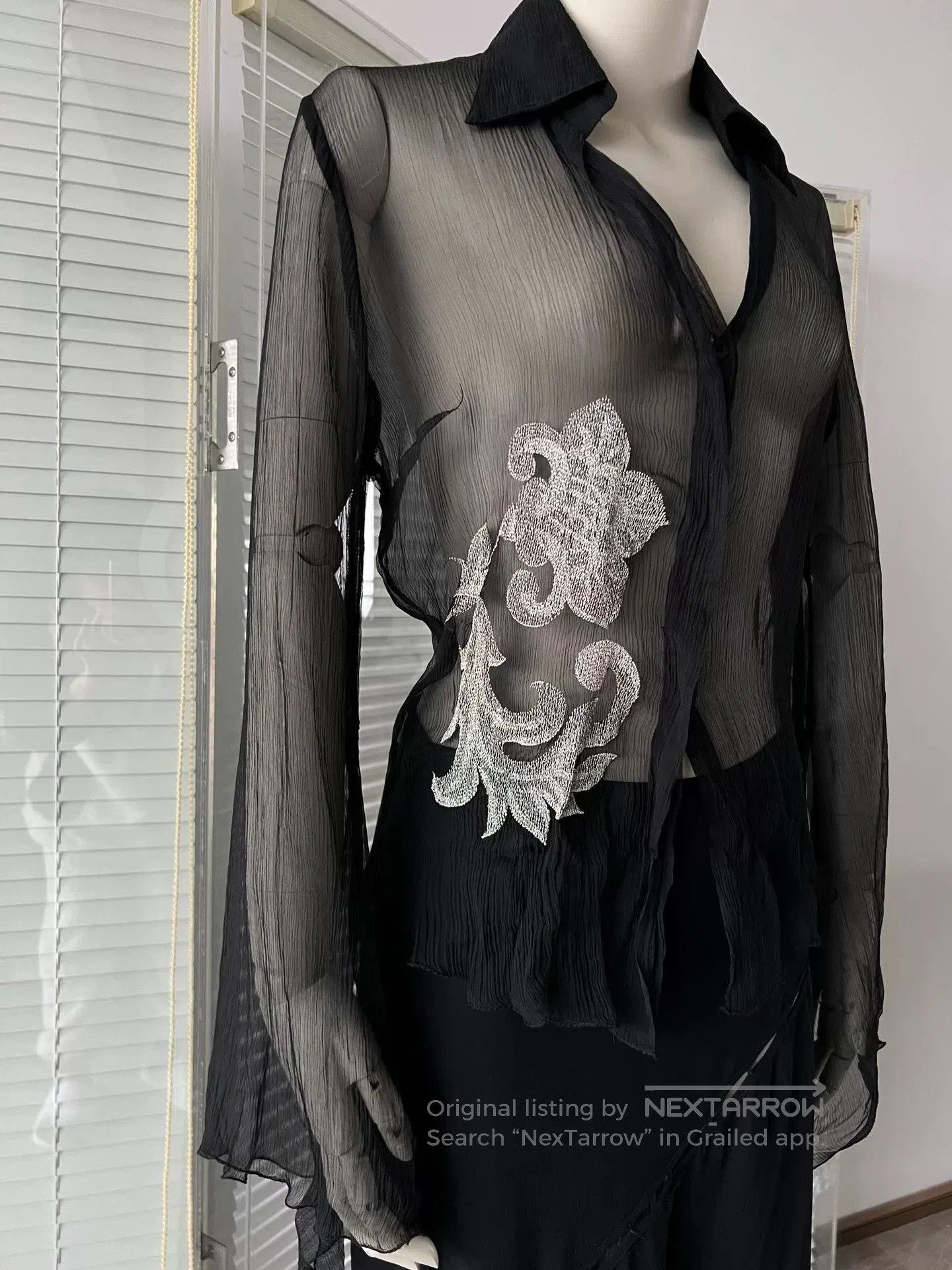 Other Vintage Italian Silver Lily Silk Shirt. Size M / US 6-8 / IT 42-44 - 4 Thumbnail