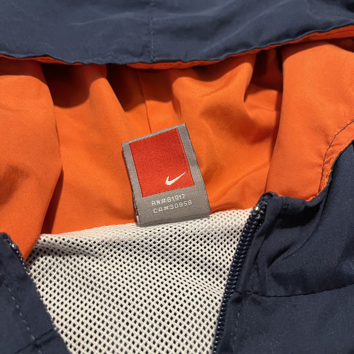 Nike Vintage Nike Auburn University Windbreaker Zip Hooded Jacket Size US M / EU 48-50 / 2 - 8 Thumbnail