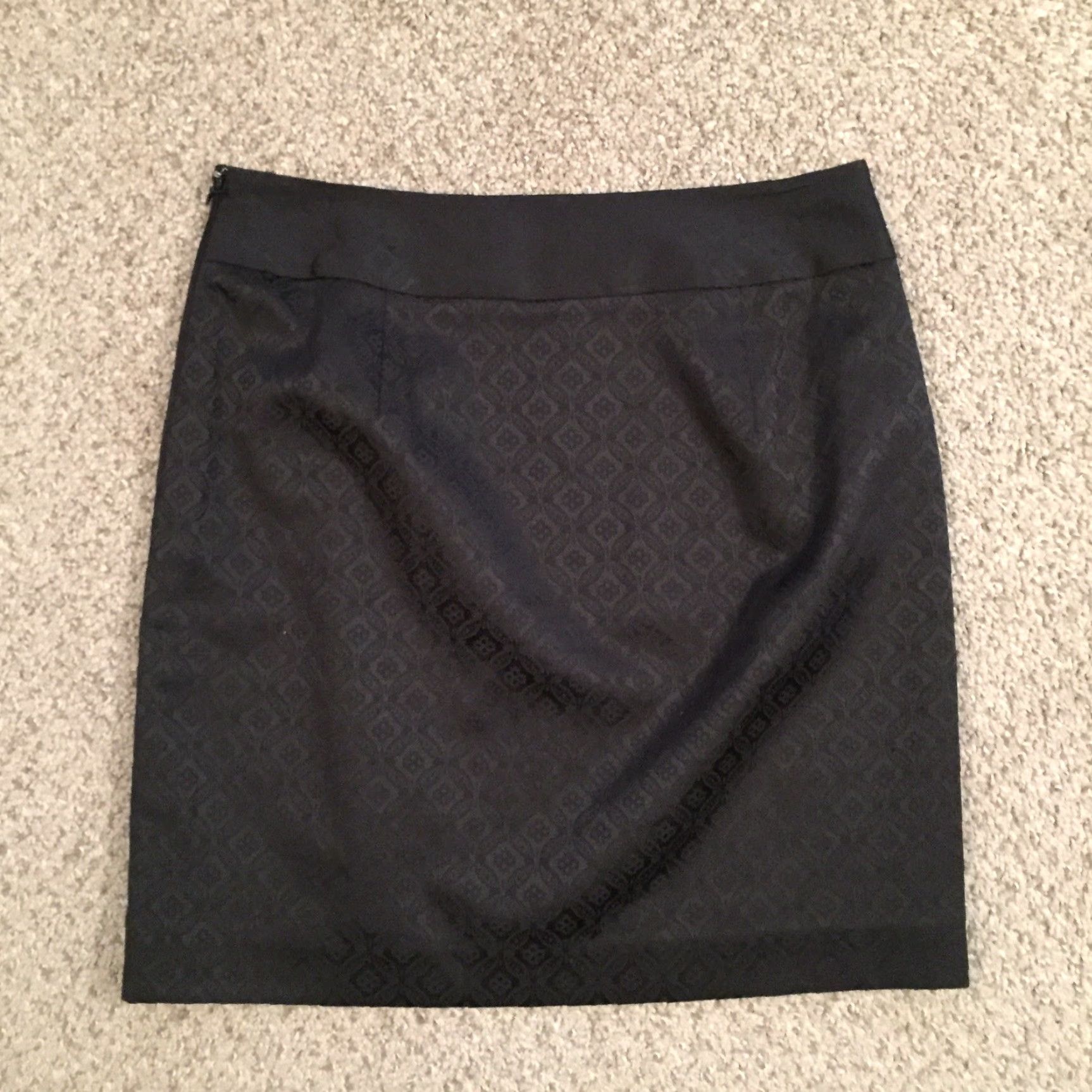 Banana Republic Banana Republic Pencil Skirt Skirt Black 0 Geometric Knee Length Lined A-Line Women Size 25" / US 0 / IT 36 - 7 Thumbnail