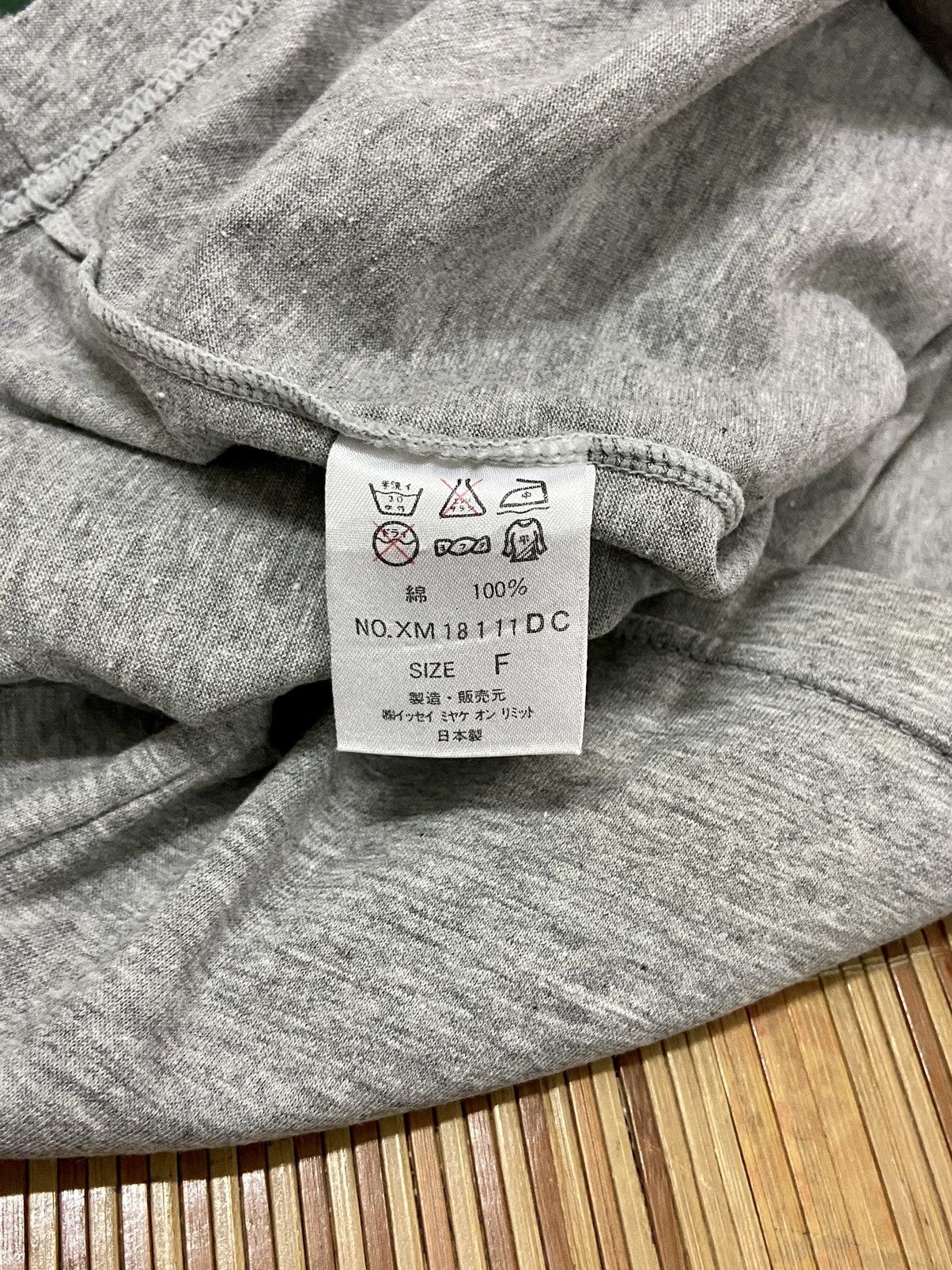 Issey Miyake × Vintage VINTAGE ISSEY MIYAKE GRAPHIC SLEEVELESS Size US S / EU 44-46 / 1 - 12 Thumbnail