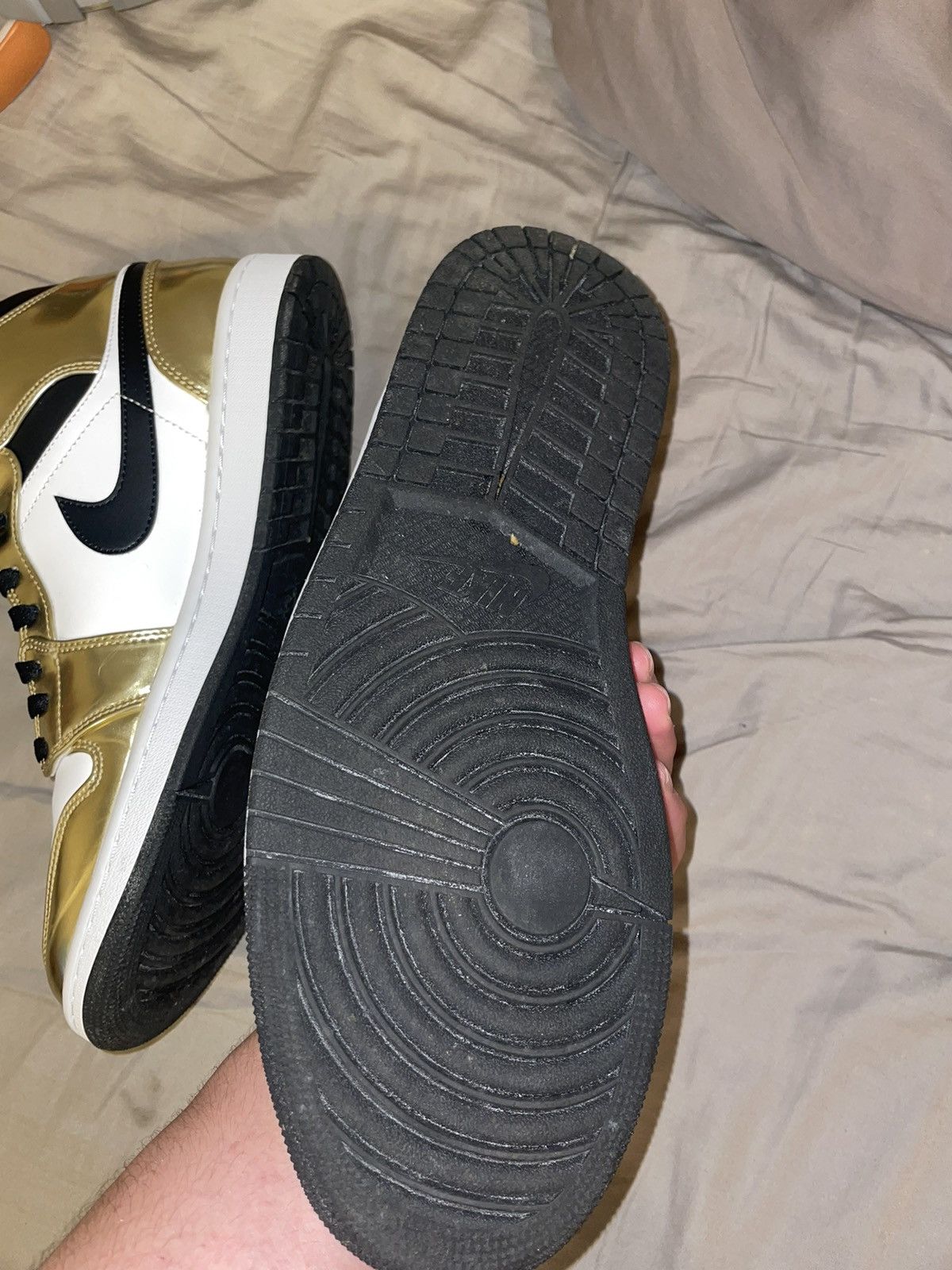 Jordan Brand Jordan 1 mid gold Size US 11 / EU 44 - 3 Thumbnail