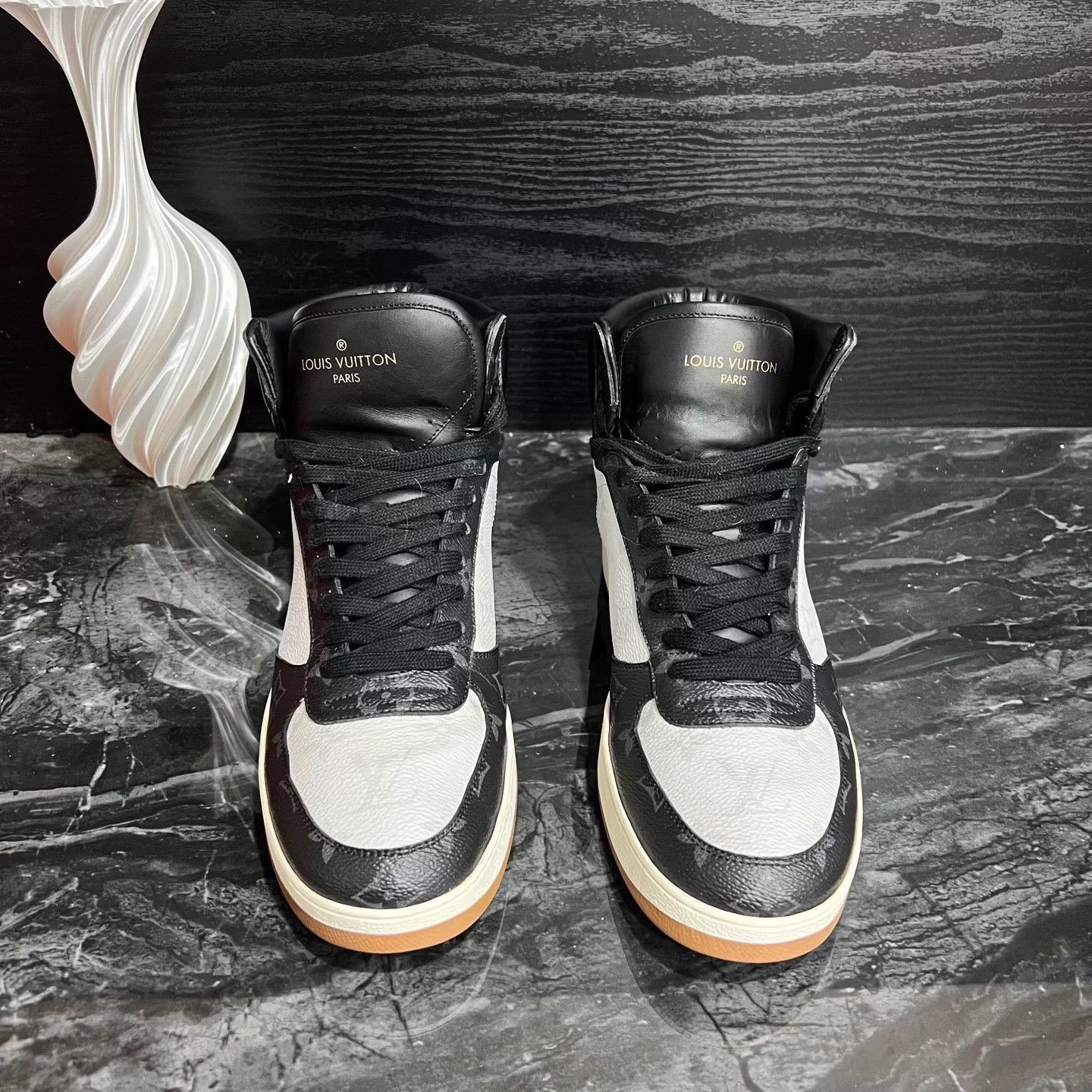 Louis Vuitton LV High-Top Sneaker 41 Monogram Print 95 New Size US 8 / EU 41 - 2 Thumbnail