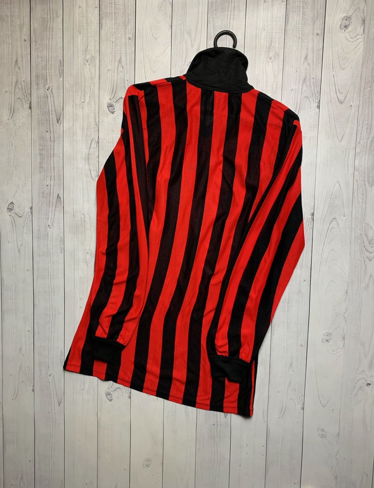 Vintage Vintage Soccer tee Milan size M long sleeve rare retro logo Size US M / EU 48-50 / 2 - 6 Thumbnail