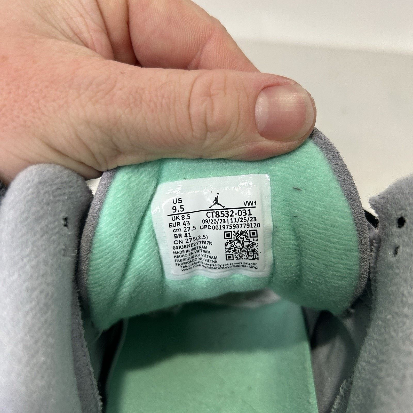 Jordan Brand Nike Air Jordan 3 Retro “Green Glow” Size US 9.5 / EU 42-43 - 8 Thumbnail