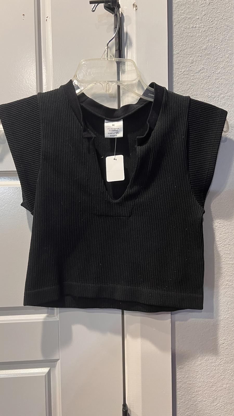 Other Stylish Black Cropped Top with Ribbed Texture Size M / US 6-8 / IT 42-44 - 1 Thumbnail