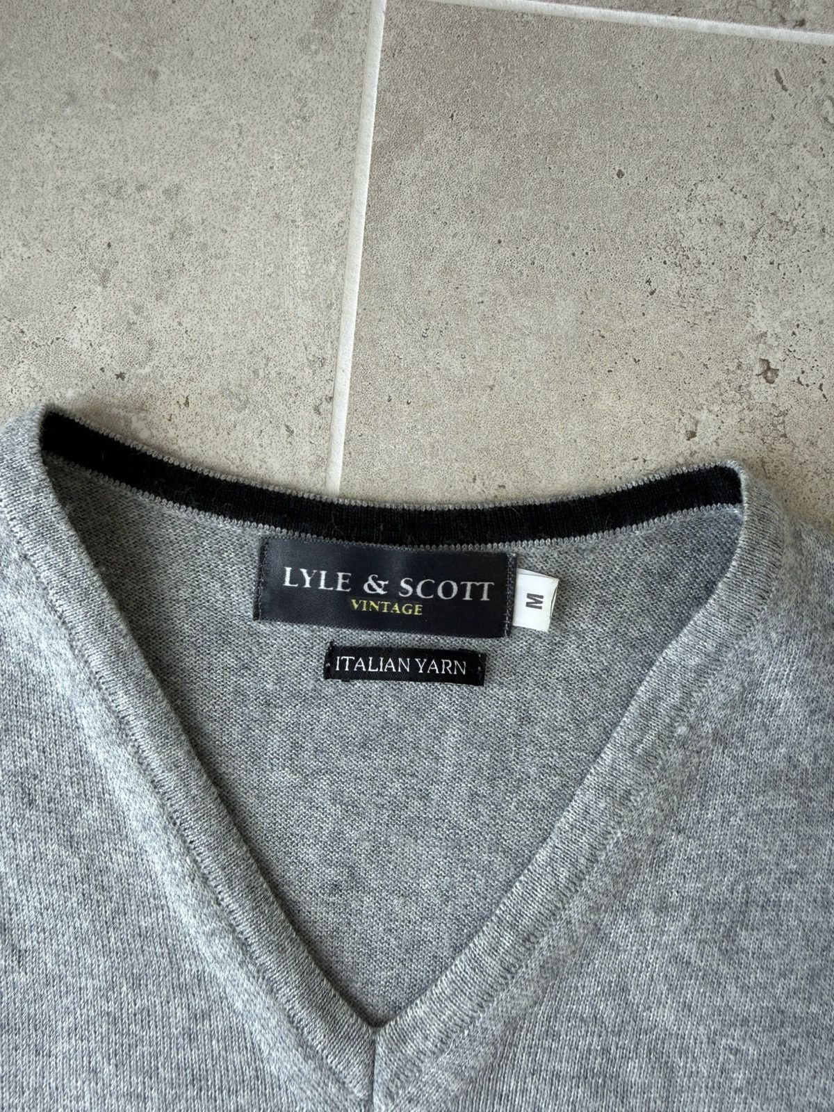 Lyle & Scott Lyle & Scott V-Neck Sweater – Grey Size US M / EU 48-50 / 2 - 5 Thumbnail