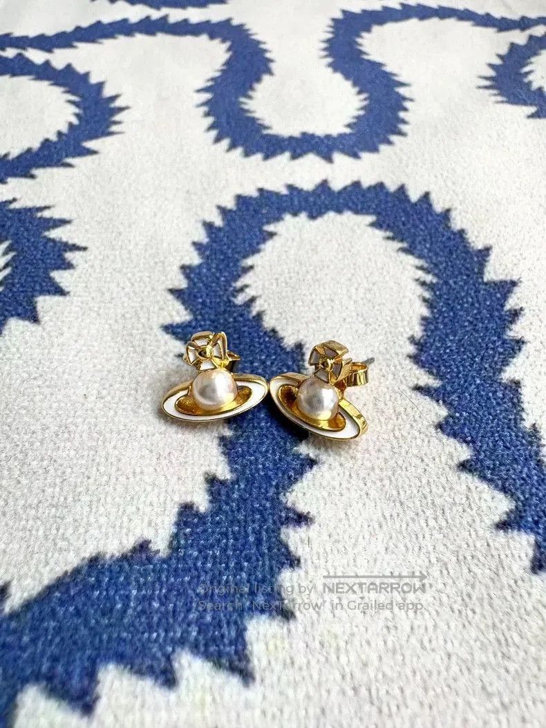 Vivienne Westwood Vivienne Westwood White Pearl Earrings . Size ONE SIZE - 1 Thumbnail