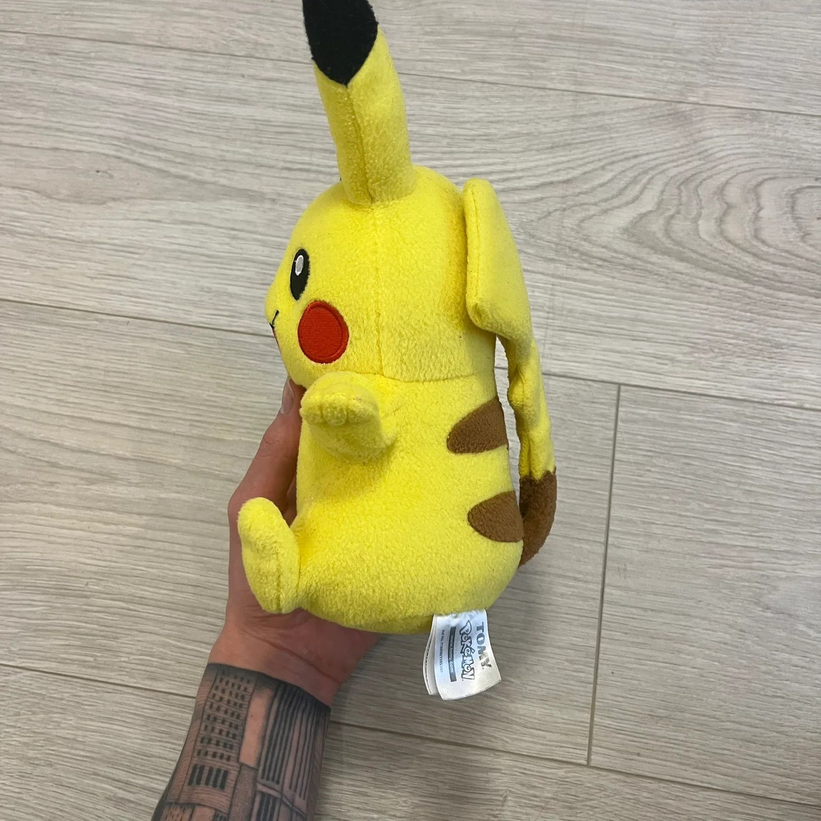 Pokemon Pikachu Pokemon Tomy Plushie Size ONE SIZE - 3 Thumbnail