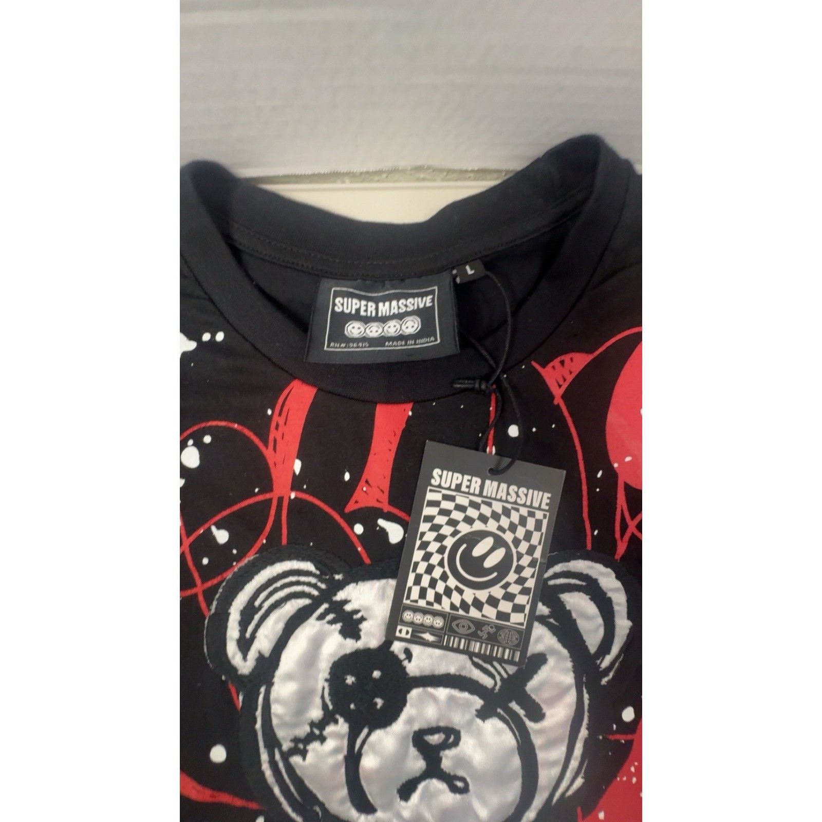 Massive MENS LARGESUPERMASSIVE LTD ED BLACK/MULTI/SILVERBEART-SHIRT Size US L / EU 52-54 / 3 - 5 Thumbnail