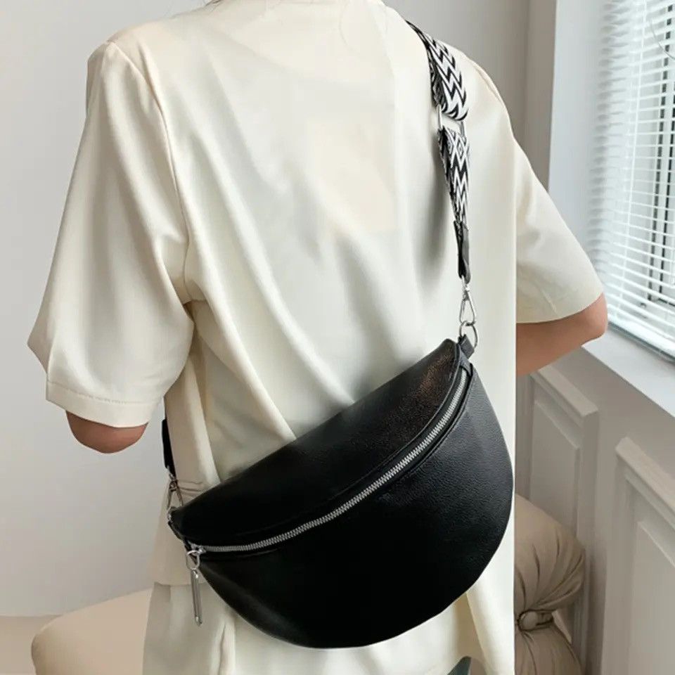 Japanese Brand Casual Chest Bag Size ONE SIZE - 2 Thumbnail