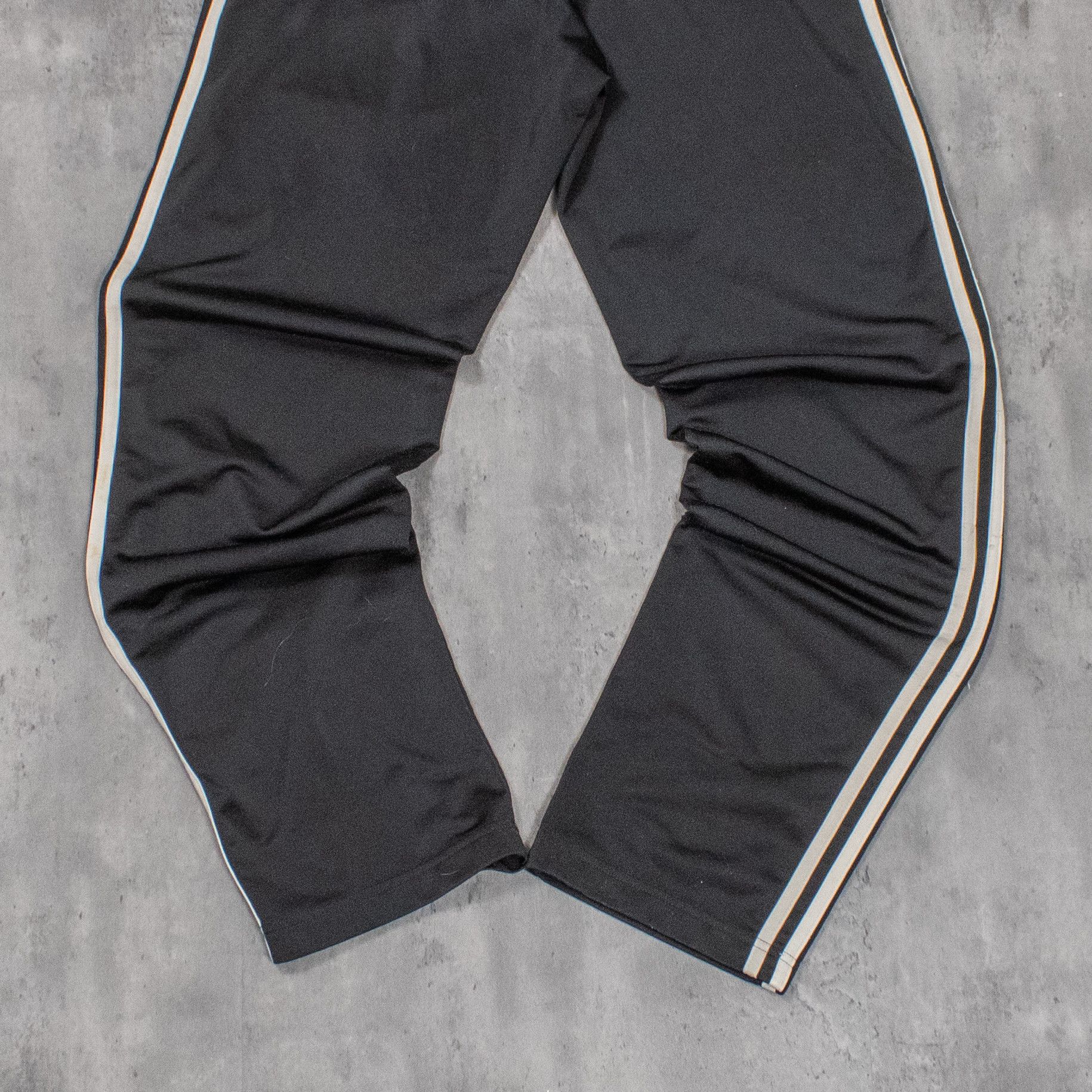 Adidas Adidas Black Track Sweat Straight Legged Relax Fit Pant's Size US 30 / EU 46 - 11 Thumbnail