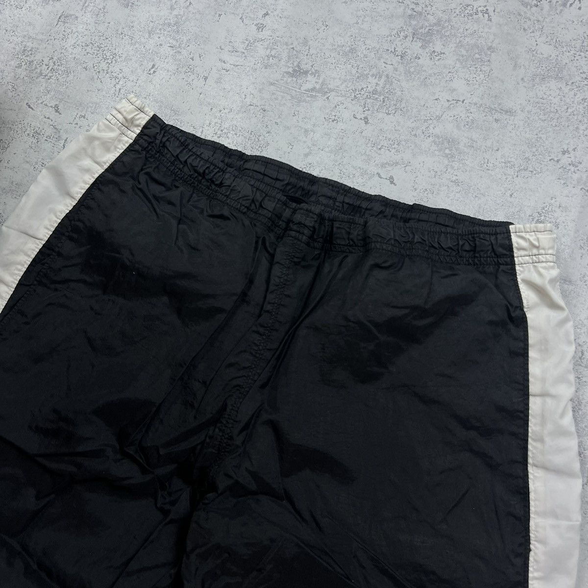 Nike 90s Nike Embroidered Logo Vintage Y2K Parachute Nylon Pants Size US 32 / EU 48 - 3 Thumbnail