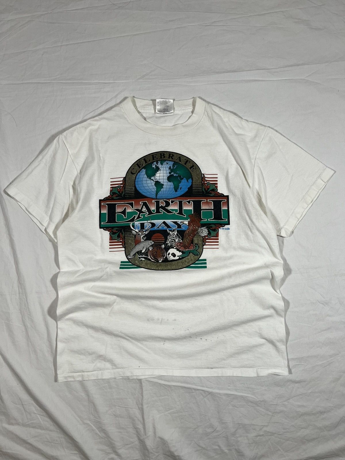 Vintage Vintage 90s Earth Day Nature Animal Tee Size US M / EU 48-50 / 2 - 1 Thumbnail