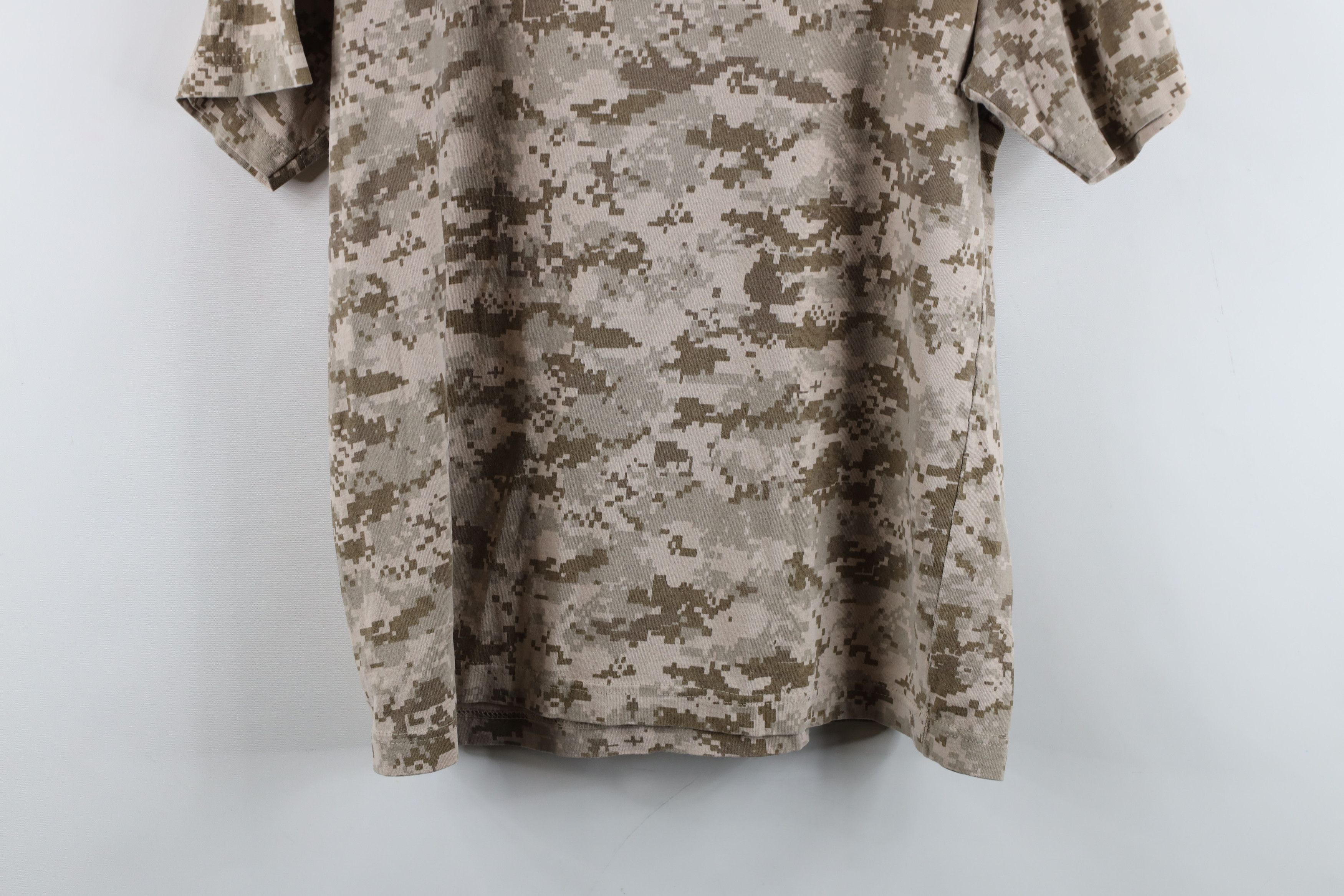 Vintage Vintage Y2K Streetwear Digi Camouflage Short Sleeve T-Shirt Size US L / EU 52-54 / 3 - 9 Thumbnail