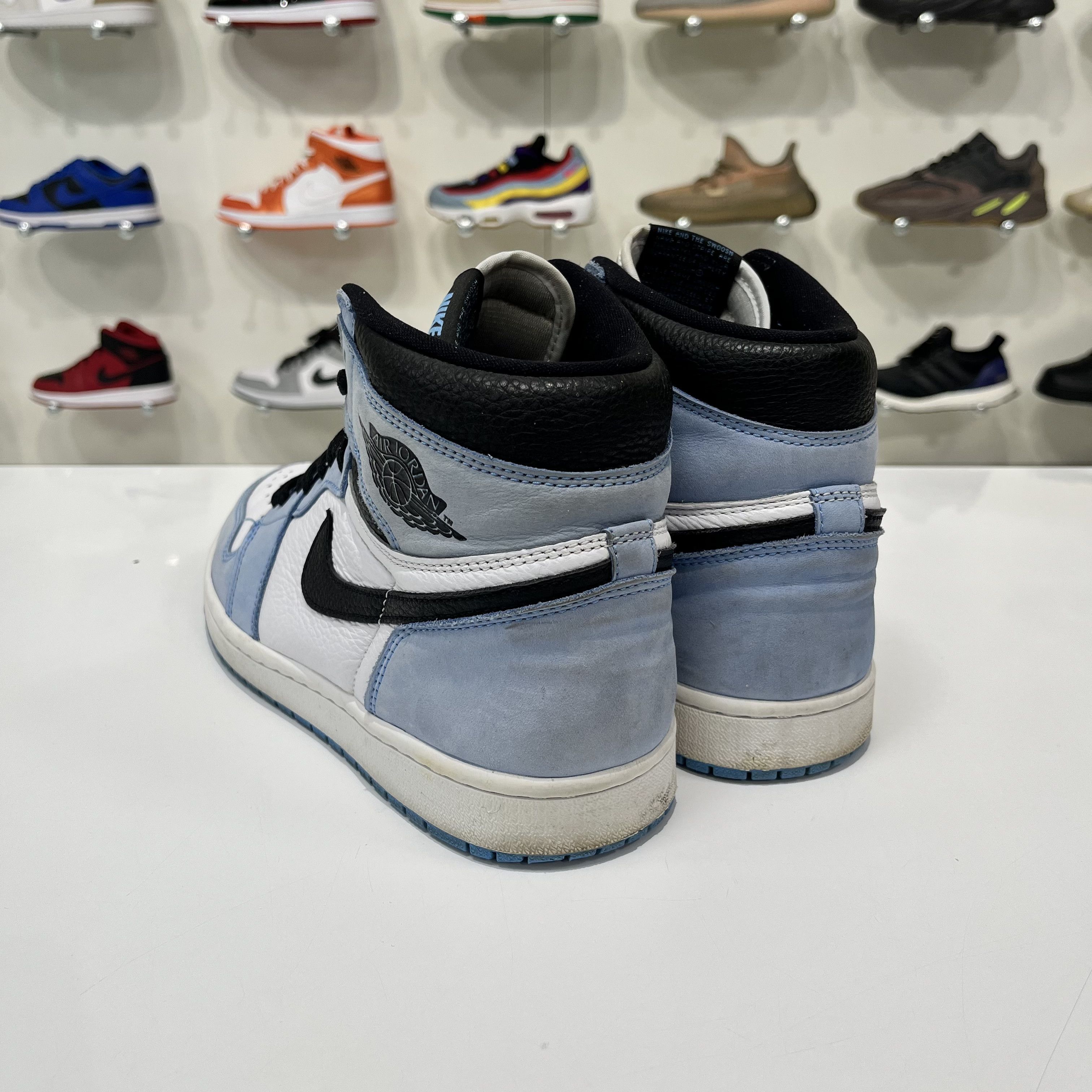 Nike Jordan 1 Retro High OG University Blue Size US 10.5 / EU 43-44 - 4 Thumbnail