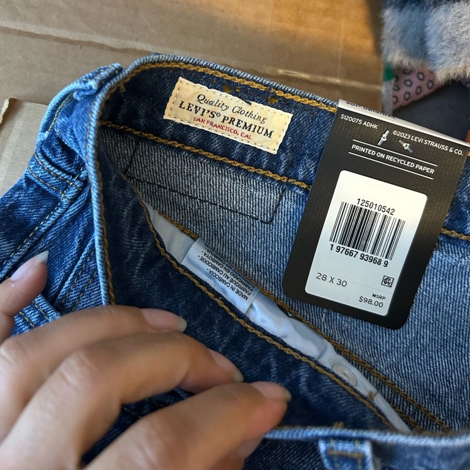 Levi's Nwt Levi’s 501 Classic Straight Leg Jeans Size 28" / US 6 / IT 42 - 3 Thumbnail