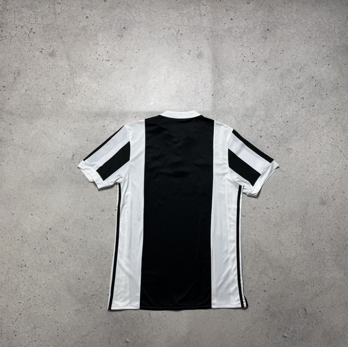 Adidas Adidas FC Juventus 2017/2018 Vintage Soccer Jersey Size US M / EU 48-50 / 2 - 9 Thumbnail
