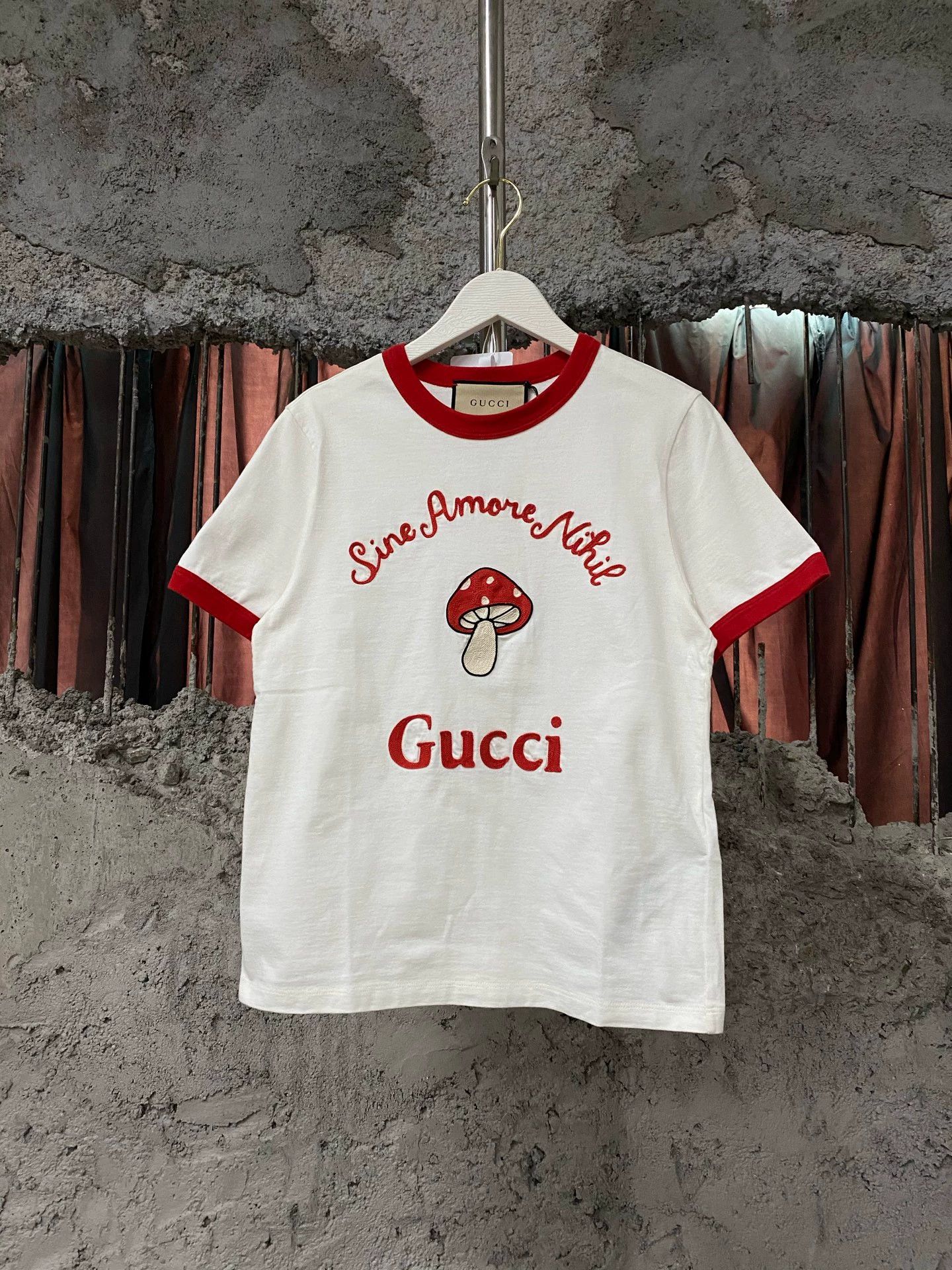Gucci Gucci short sleeve tee M new Size M / US 6-8 / IT 42-44 - 1 Thumbnail