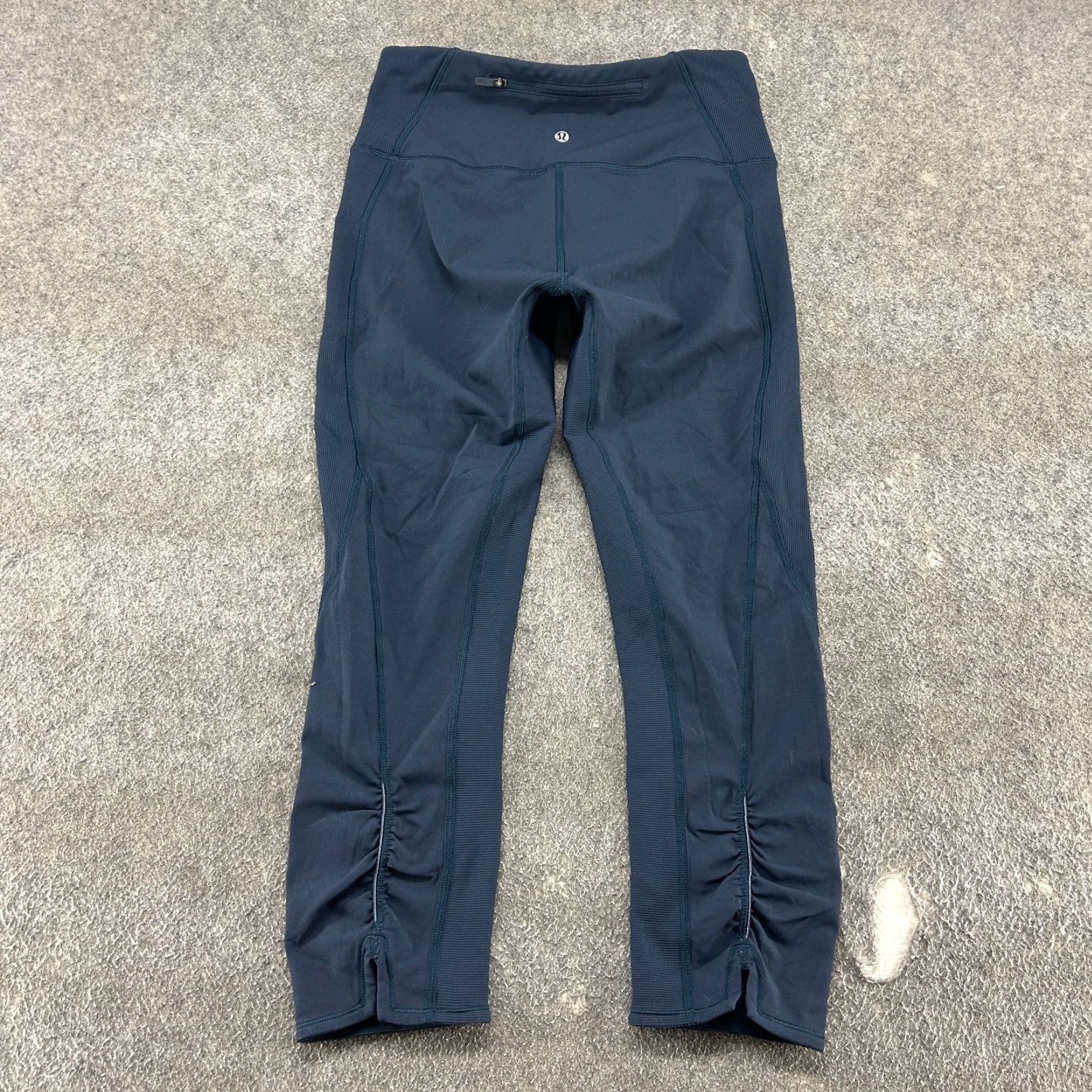 Lululemon Lululemon Pants Capris Womens 8 Blue Navy Regular Size 8 Elastic Pockets Logo Fitness Capri Pants Women Size 30" / US 8 / IT 44 - 3 Thumbnail